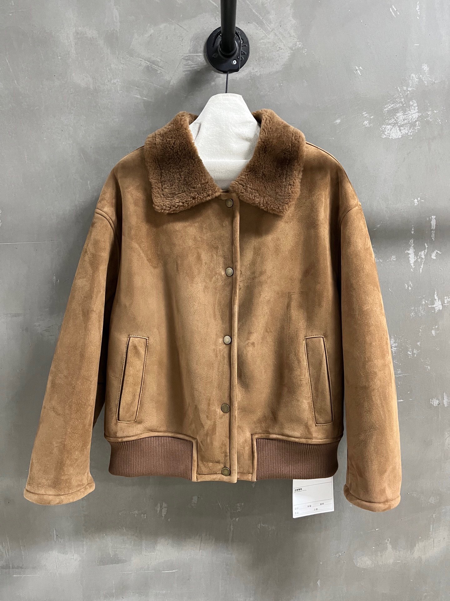 NO:884862,Special offer and benefits are here. Hermès sheepskin and fur all-in-one unique sample dress M1, size M, bust 118, length 61, shoulder width 59, sleeve length 52, special price, no return, no exchange, no free shipping, hermes, sheepskin,19860909特价福利来了爱马仕 羊皮毛一体 孤品样衣M1 尺寸M码胸围118衣长61 肩宽59 袖长52,特价 不退不换不包邮,hermes,sheepskin,,Women's clothing