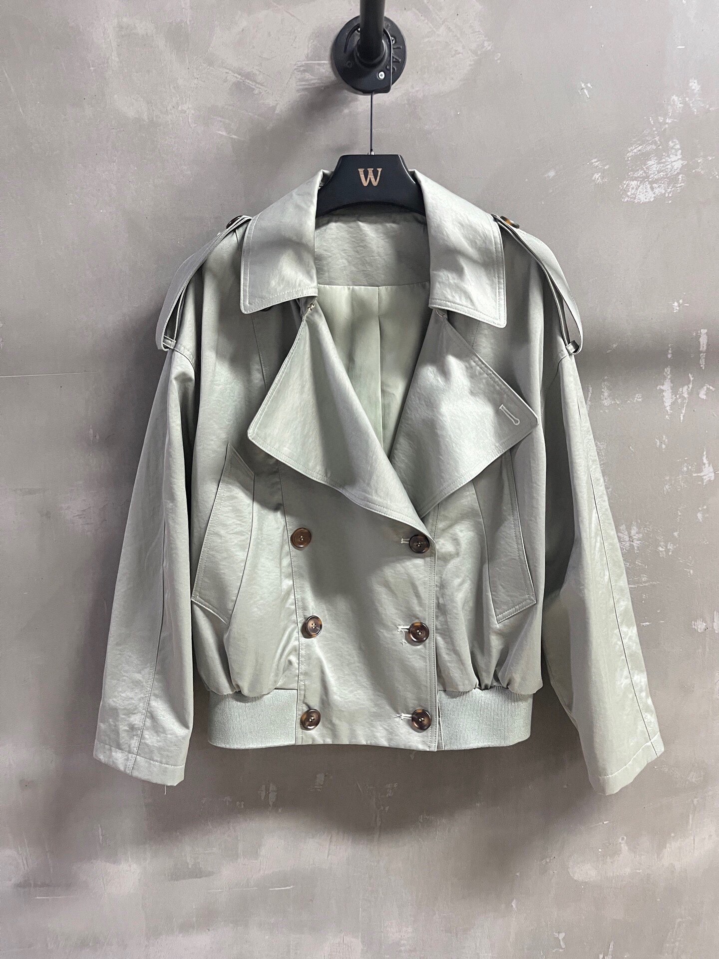 NO:884908,Special offer and benefits are coming from Loewe. Orphan fabric sample garment M1. Size M. Bust 124. Clothes length 62. Shoulder width 61. Sleeve length 49. Special offer. No refunds, no exchanges, no free shipping, loewe,19860909特价福利来了罗意威 布装孤品样衣M1 尺寸M码胸围124衣长62 肩宽61 袖长49,特价 不退不换不包邮,loewe,,Women's clothing