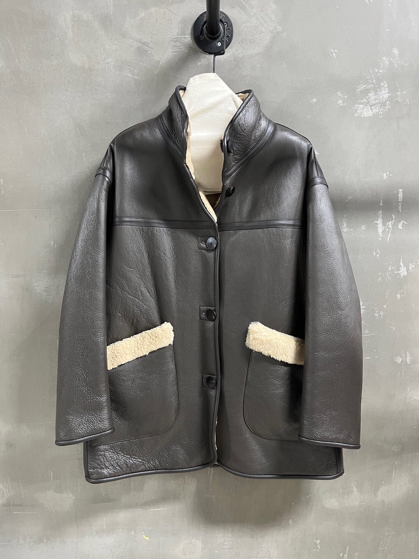 NO:884865,Special offer and benefits are here Miu fur one piece unique sample garment M1 size M bust 114 length 73 shoulder width 56 sleeve length 52, special price, no return, no exchange, no free shipping, miumiu,19860909特价福利来了Miu 皮毛一体 孤品样衣M1 尺寸M码胸围114 衣长73 肩宽56 袖长52,特价 不退不换不包邮,miumiu,,Women's clothing