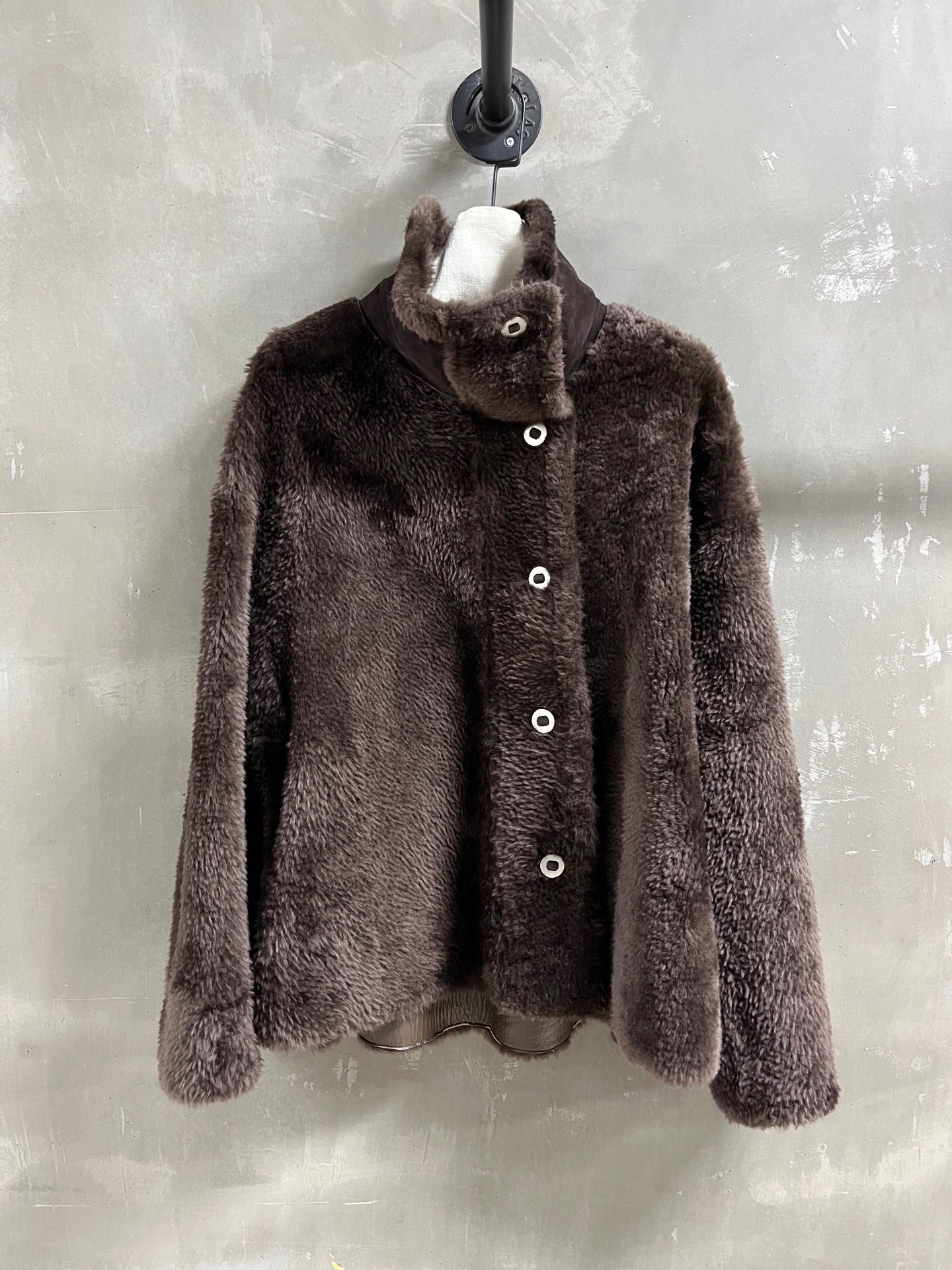 NO:884945,Special offer and benefits are here, Miu shearling and fur all-in-one unique sample garment M1, size M, bust 134, length 67, shoulder width 59, sleeve length 47, special price, no return, no exchange, no free shipping, miumiu,19860909特价福利来了Miu 羊毛皮毛一体孤品样衣M1 尺寸M码胸围134 衣长67 肩宽59 袖长47,特价 不退不换不包邮,miumiu,,Women's clothing