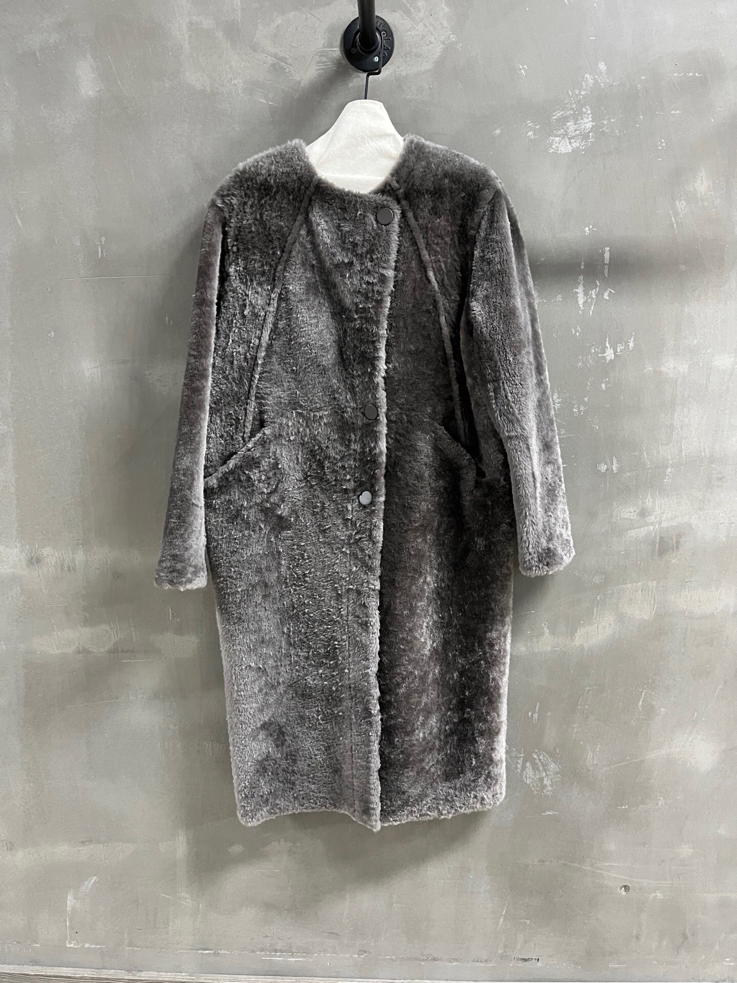 NO:884956,Special offer and benefits are here. Celine lambskin all-in-one unique sample dress M1, size M, bust 118, length 115, shoulder width 50, sleeve length 62, special price, no return, no exchange, no free shipping, celine, sheepskin,19860909特价福利来了Celine 小羊皮毛一体孤品样衣M1 尺寸M码胸围118 衣长115 肩宽50 袖长62,特价 不退不换不包邮,celine,sheepskin,,Women's clothing