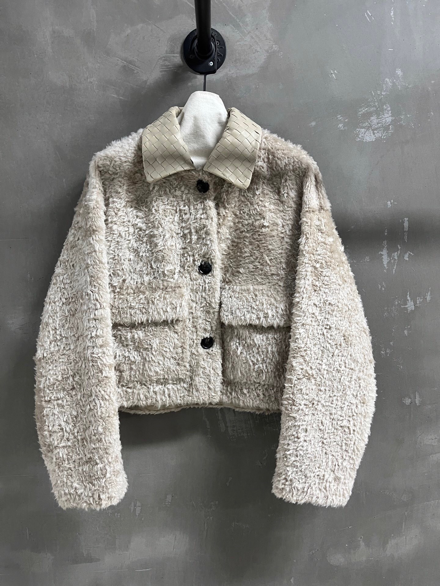NO:884999,Special offer and benefits are coming BV Lagon fur all-in-one unique sample garment M1, size M, bust 112, length 54, shoulder width 56, sleeve length 52, special price, no return, no exchange, no free shipping, bottega veneta,19860909特价福利来了BV 拉贡皮毛一体孤品样衣M1 尺寸M码胸围112 衣长54 肩宽56 袖长52,特价 不退不换不包邮,bottega veneta,,Women's clothing