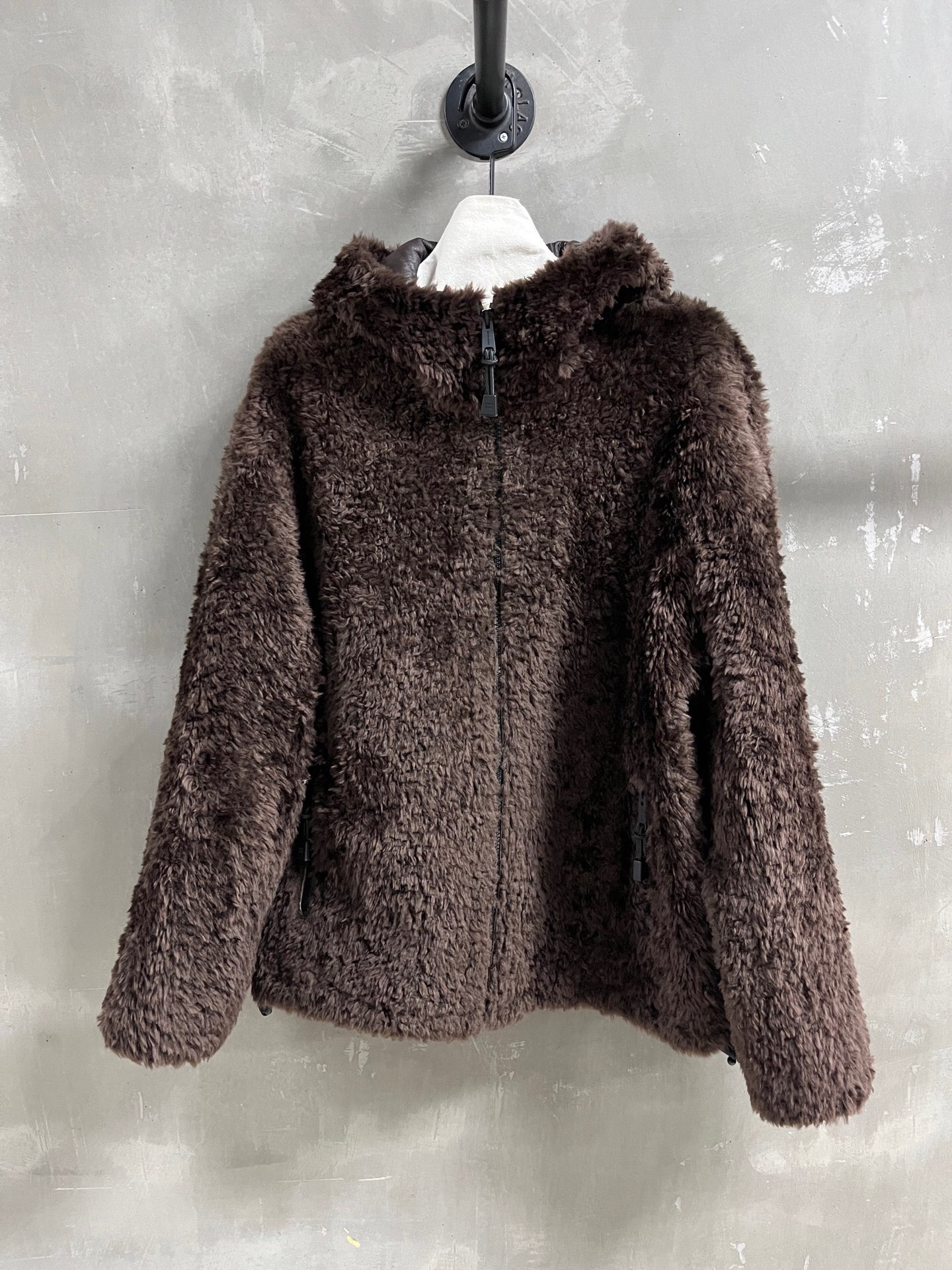 NO:884949,Special offer and benefits are here. Miu sheepskin all-in-one unique sample garment M1, size M, bust 120, length 67, shoulder width 59, sleeve length 53, special offer, no return, no exchange, no free shipping, miumiu, sheepskin,19860909特价福利来了Miu 羊皮毛一体孤品样衣M1 尺寸M码胸围120 衣长67 肩宽59 袖长53,特价 不退不换不包邮,miumiu,sheepskin,,Women's clothing