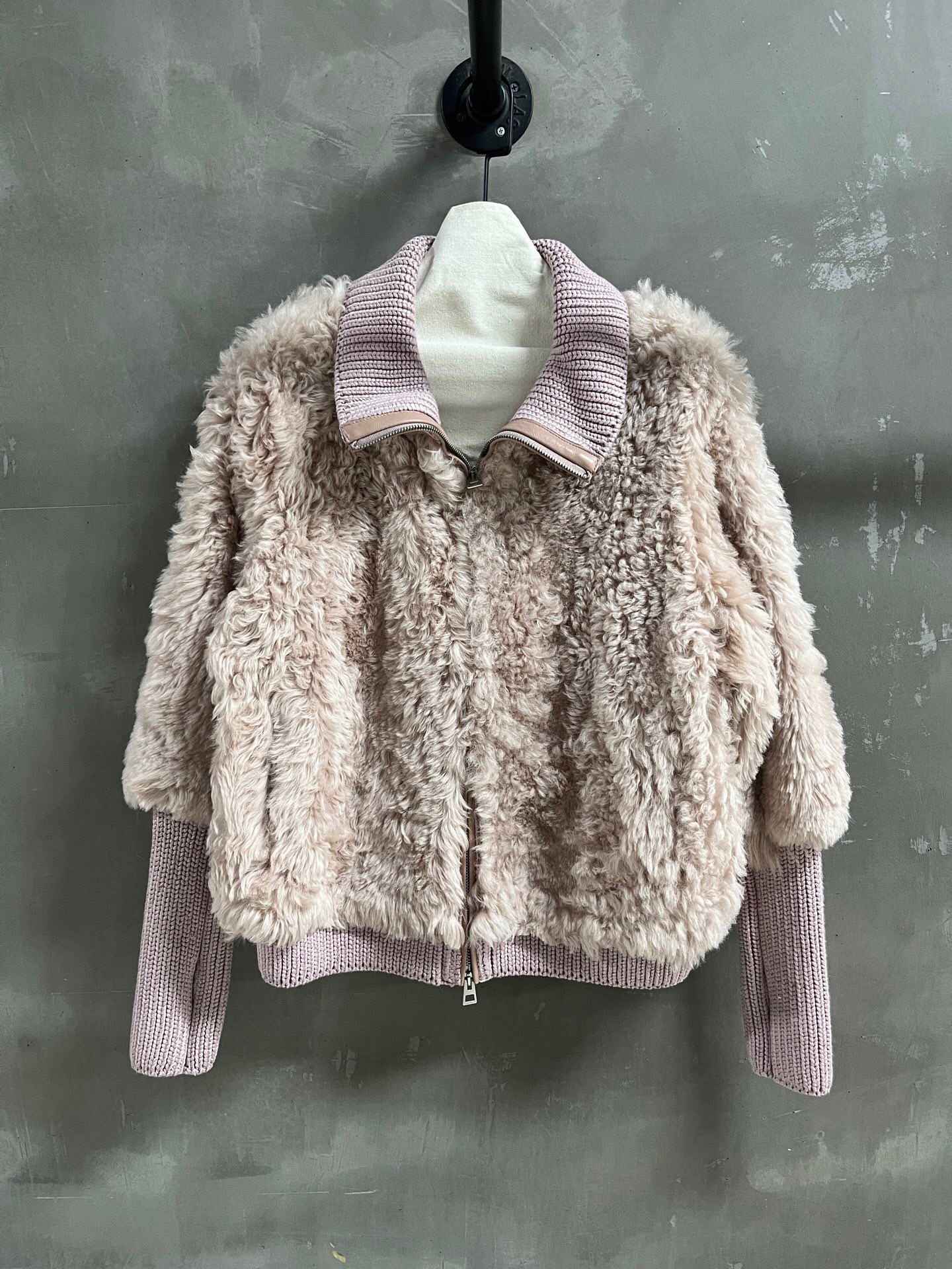 NO:885002,Special offer is here, Dior Tuscan fur all-in-one unique sample dress M1, size M, bust 108, length 59, shoulder width 42, sleeve length 66, special offer, no return, no exchange, no free shipping, dior,19860909特价福利来了Dior 托斯卡纳皮毛一体 孤品样衣M1 尺寸M码胸围108 衣长59 肩宽42 袖长66,特价 不退不换不包邮,dior,,Women's clothing