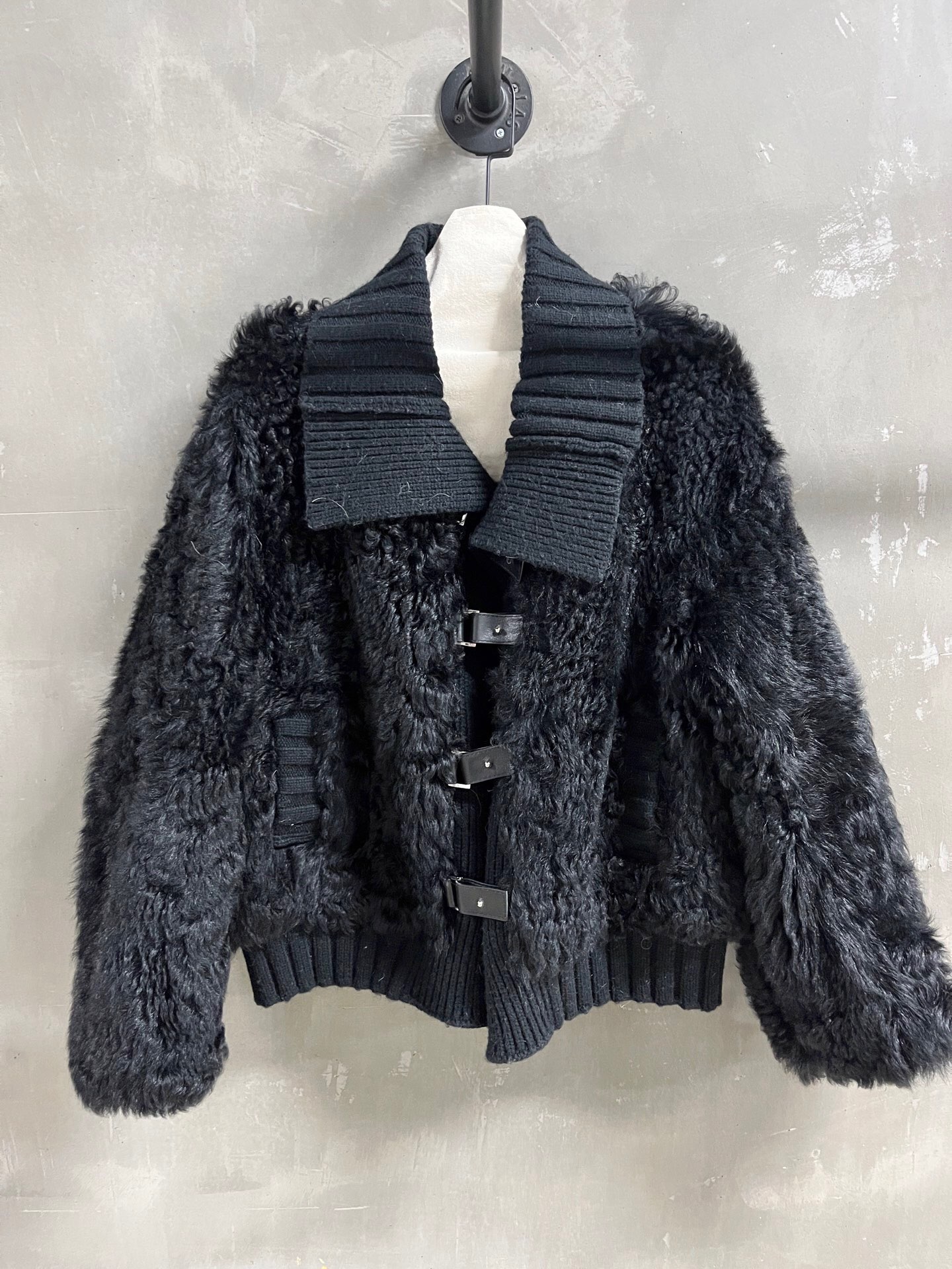 NO:885047,Special offer and benefits are here. Miu fur one piece unique sample garment M1, size M, bust 118, length 61, shoulder width 57, sleeve length 50, special offer, no return, no exchange, no free shipping, miumiu,19860909特价福利来了Miu 皮毛一体 孤品样衣M1 尺寸M码胸围118 衣长61 肩宽57 袖长50,特价 不退不换不包邮,miumiu,,Women's clothing
