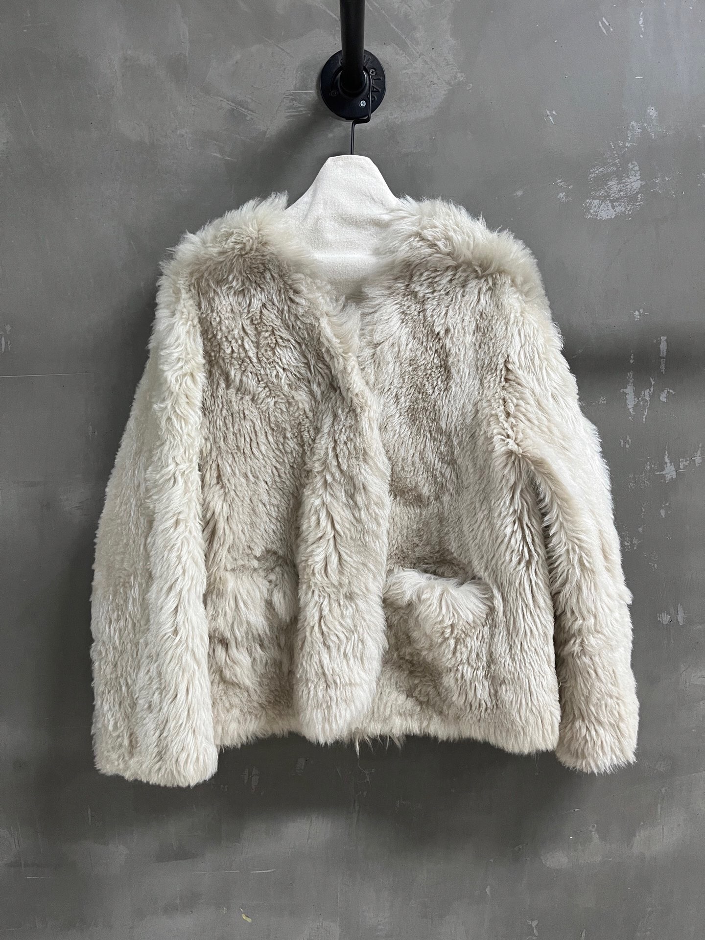 NO:885059,Special offer is here. Chanel Tuscan fur all-in-one unique sample dress M1, size M, bust 116, length 62, shoulder width 50, sleeve length 53, special offer, no return, no exchange, no free shipping, chanel,19860909特价福利来了Chanel 托斯卡纳皮毛一体 孤品样衣M1 尺寸M码胸围116 衣长62 肩宽50 袖长53,特价 不退不换不包邮,chanel,,Women's clothing
