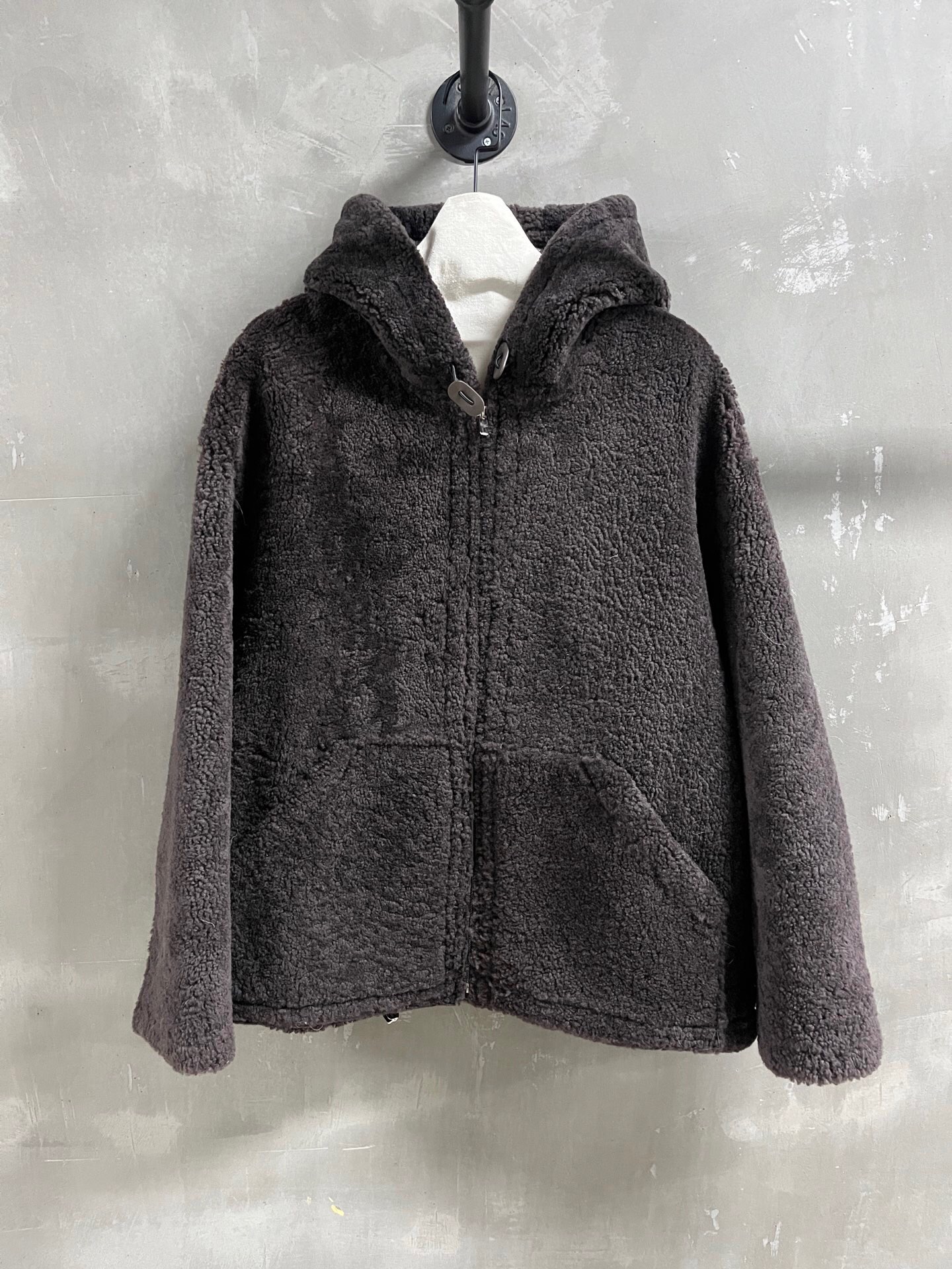 NO:885069,Special offer is here. Miu sheepskin all-in-one unique sample garment M1, size M, bust 120, length 69, shoulder width 57, sleeve length 54, special offer, no return, no exchange, no free shipping, miumiu, sheepskin,19860909特价福利来了Miu 羊皮毛一体 孤品样衣M1 尺寸M码胸围120 衣长69 肩宽57 袖长54,特价 不退不换不包邮,miumiu,sheepskin,,Women's clothing