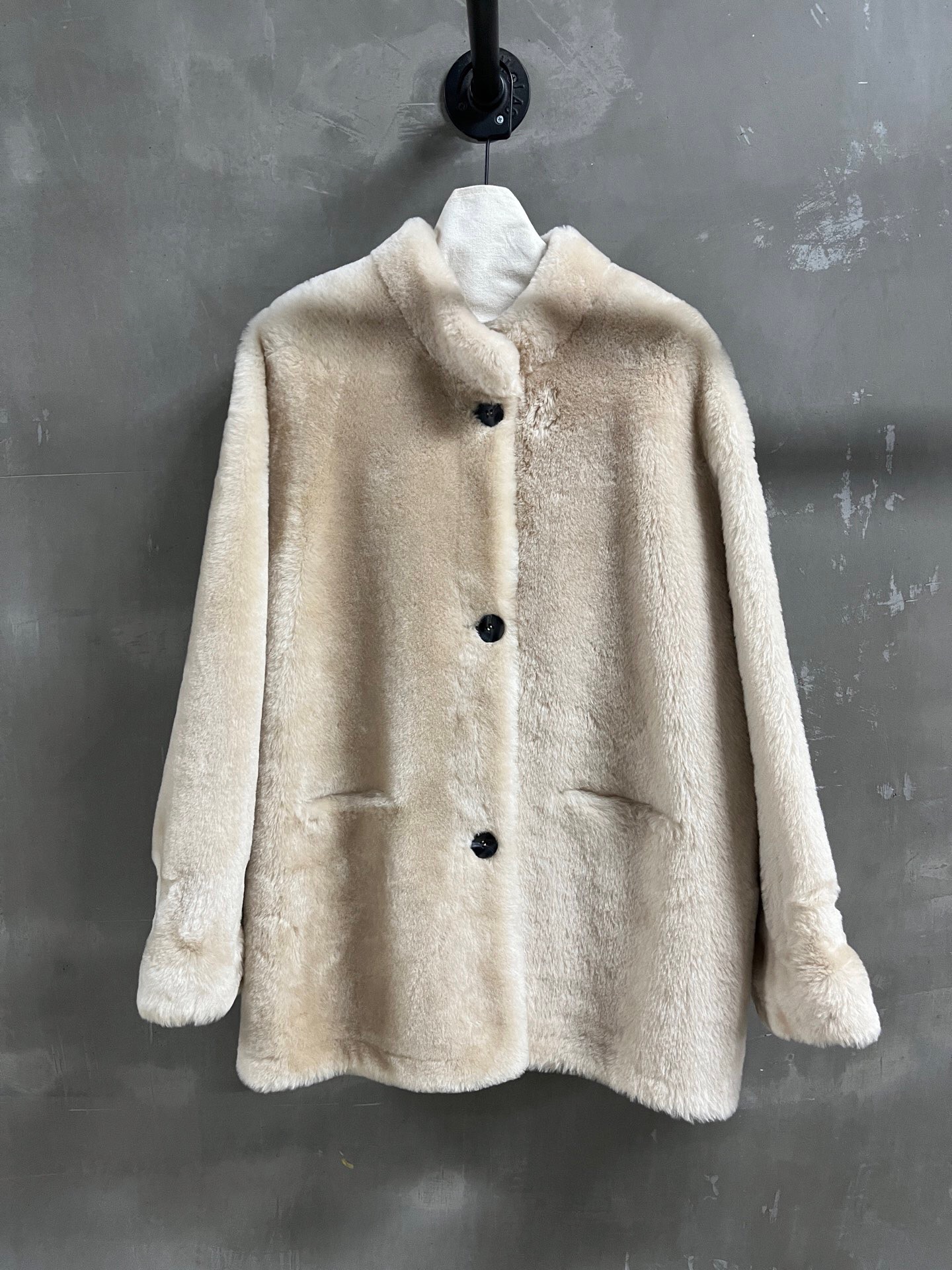 NO:885110,Special offer is here, Dior sheepskin all-in-one unique sample dress M1, size M, bust 118, length 77, shoulder width 58, sleeve length 54, special offer, no return, no exchange, no free shipping, dior, sheepskin,19860909特价福利来了Dior 羊皮毛一体 孤品样衣M1 尺寸M码胸围118 衣长77 肩宽58 袖长54,特价 不退不换不包邮,dior,sheepskin,,Women's clothing