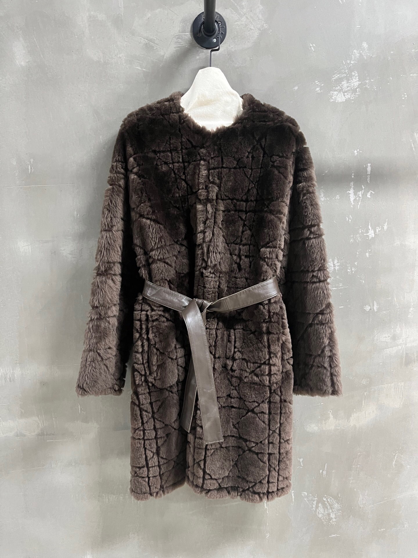 NO:885032,Special offer is here, Dior sheepskin all-in-one unique sample dress M1, size M, bust 110, length 94, shoulder width 52, sleeve length 53, special offer, no return, no exchange, no free shipping, dior, sheepskin,19860909特价福利来了Dior 羊皮毛一体 孤品样衣M1 尺寸M码胸围110 衣长94 肩宽52 袖长53,特价 不退不换不包邮,dior,sheepskin,,Women's clothing