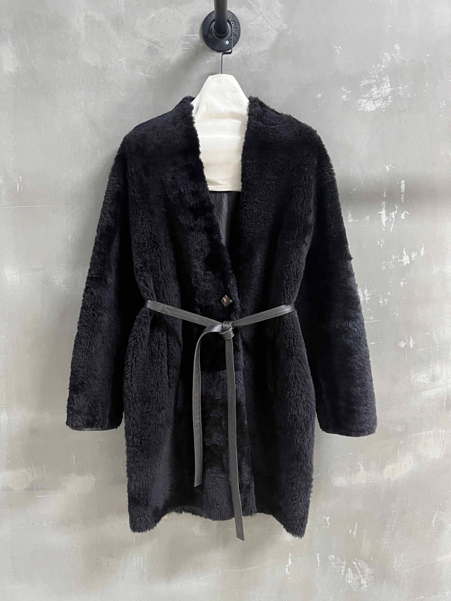 NO:885149,Special offer is here, Dior sheepskin all-in-one unique sample dress M1, size M, bust 114, length 90, raglan sleeve length 73, special offer, no return, no exchange, no free shipping, dior, sheepskin,19860909特价福利来了Dior 羊皮毛一体 孤品样衣M1 尺寸M码胸围114 衣长90 连肩袖长73,特价 不退不换不包邮,dior,sheepskin,,Women's clothing