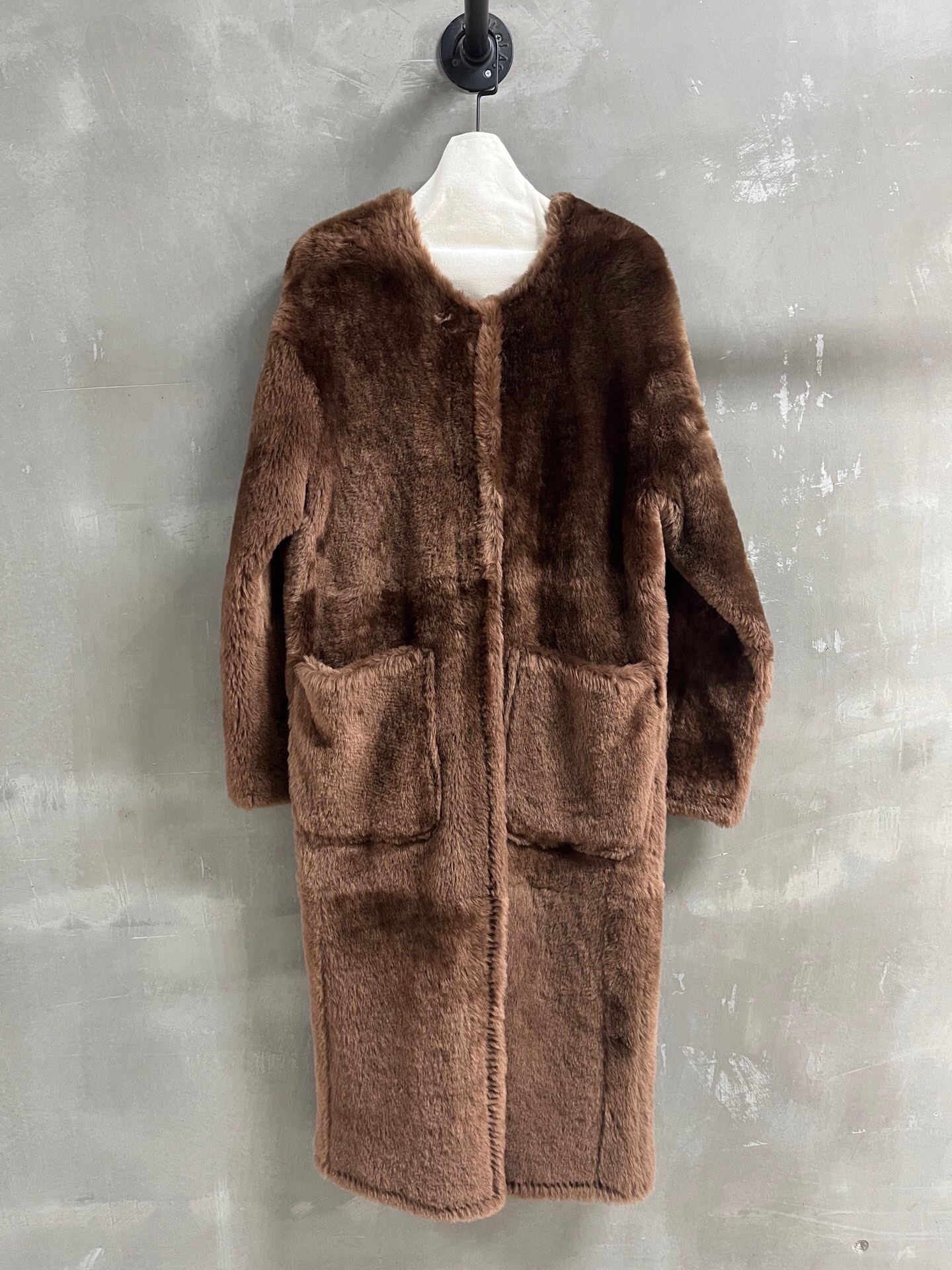 NO:885179,Special offer is here. Maxmara sheepskin all-in-one unique sample garment M1, size M, bust 108, length 114, shoulder width 52, sleeve length 55, special price, no return, no exchange, no free shipping, sheepskin,19860909特价福利来了Maxmara 羊皮毛一体 孤品样衣M1 尺寸M胸围108 衣长114 肩宽52 袖长55,特价 不退不换不包邮,sheepskin,,Women's clothing