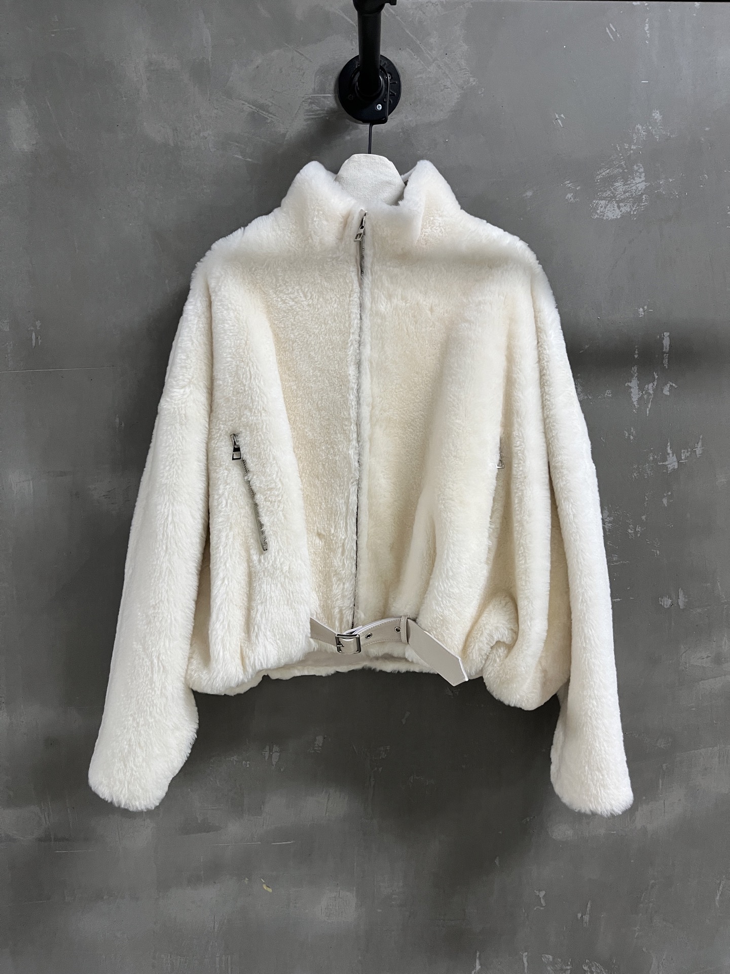 NO:886193,Special offer is here, loewe sheepskin all-in-one unique sample dress M1, size M, bust 164, length 57, shoulder width 72, sleeve length 48, special offer, no return, no exchange, no free shipping, loewe, sheepskin,19860909特价福利来了loewe羊皮毛一体 孤品样衣M1 尺寸M胸围164 衣长57 肩宽72 袖长48,特价 不退不换不包邮,loewe,sheepskin,,Women's clothing