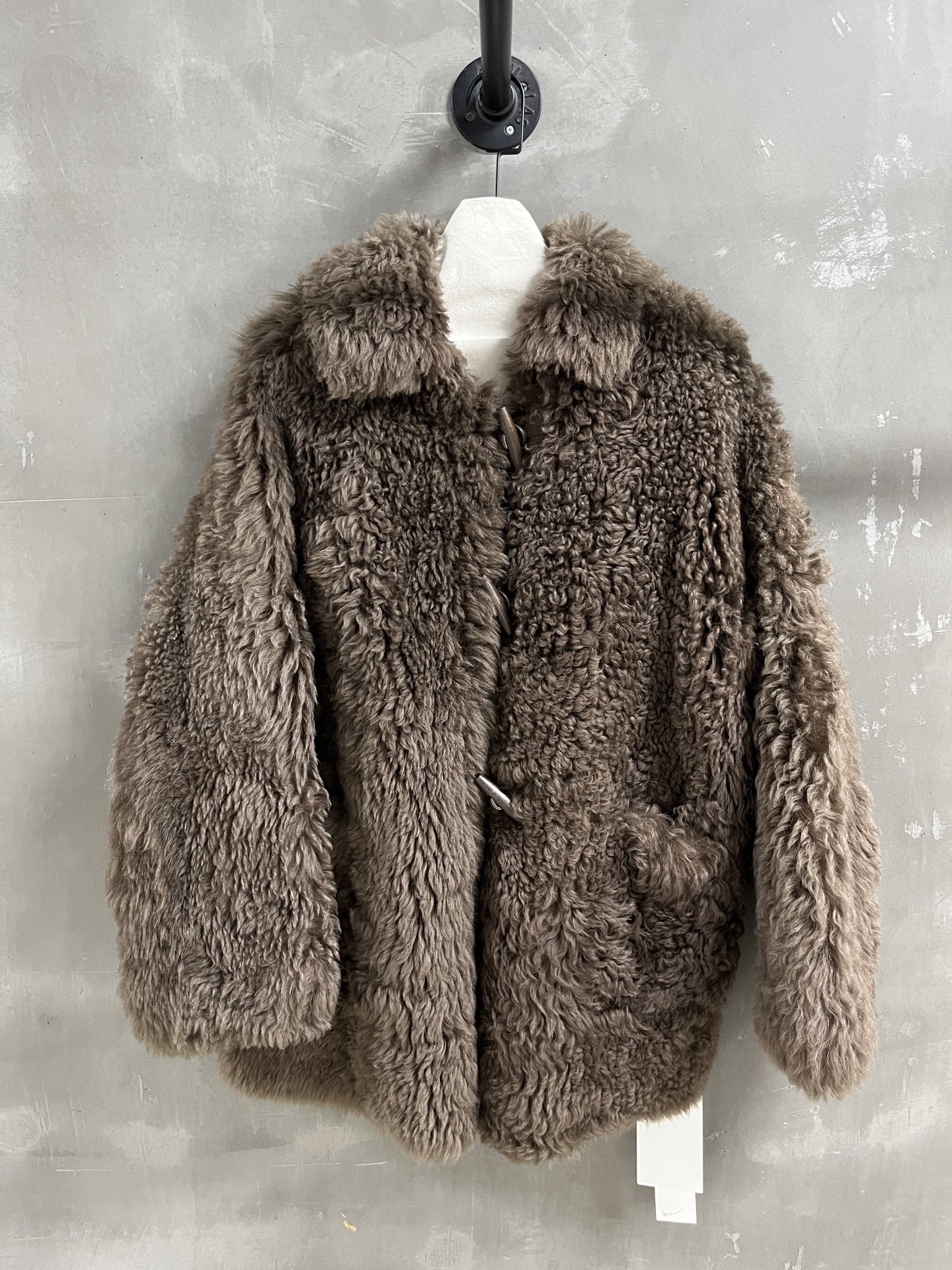 NO:886213,Special offer is here, loewe Tuscan sheepskin one-piece unique sample dress M1, size M, bust 120, length 72, shoulder width 56, sleeve length 50, special offer, no return, no exchange, no free shipping, loewe, sheepskin,19860909特价福利来了loewe 托斯卡纳羊皮毛一体 孤品样衣M1 尺寸M胸围120 衣长72 肩宽56 袖长50,特价 不退不换不包邮,loewe,sheepskin,,Women's clothing