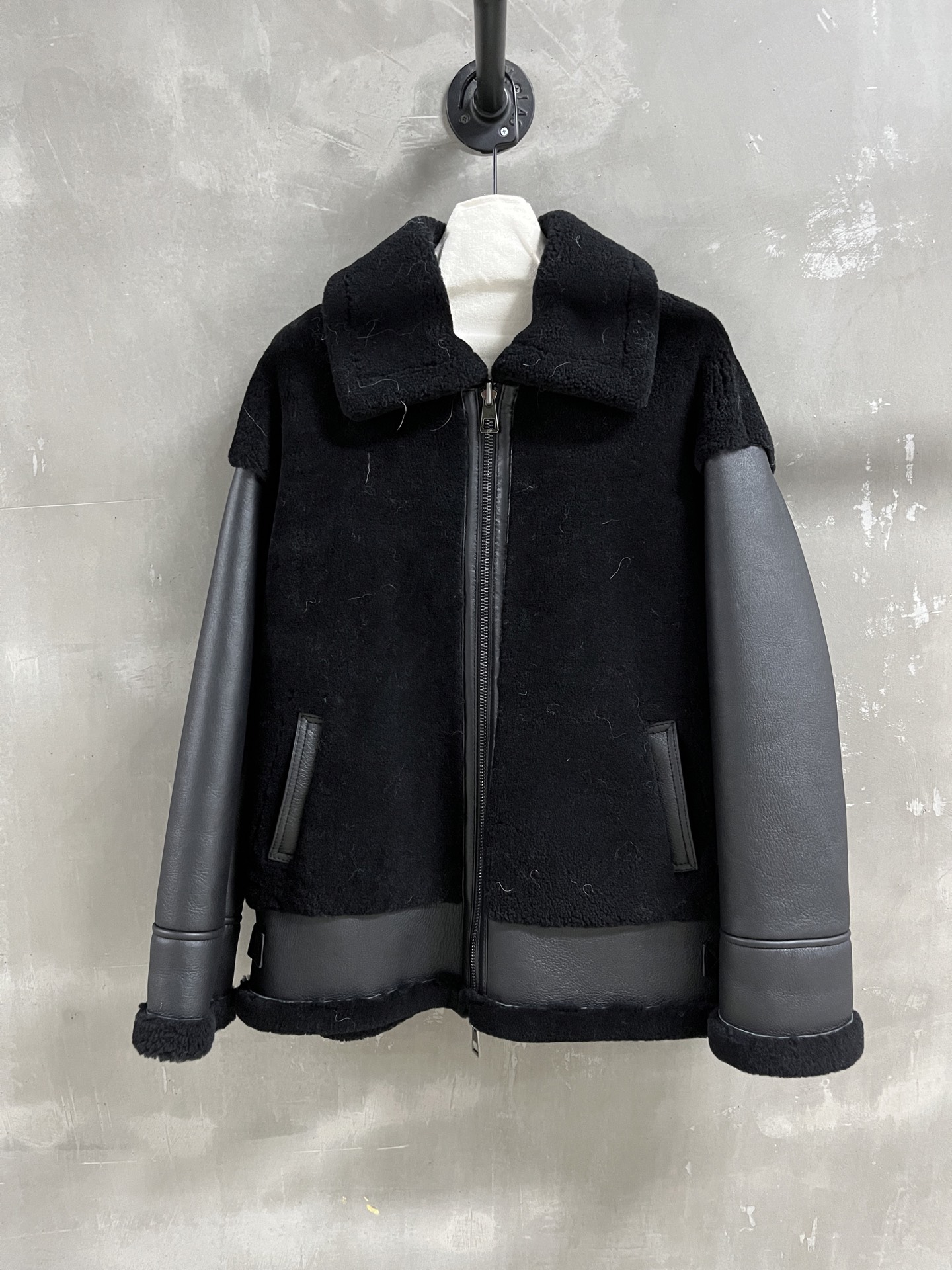 NO:886263,Special offer is here, Dior fur one piece, unique sample dress M1, size M, bust 124, length 69, shoulder width 57, sleeve length 54, special offer, no return, no exchange, no free shipping, dior,19860909特价福利来了Dior 皮毛一体 孤品样衣M1 尺寸M胸围124 衣长69 肩宽57 袖长54,特价 不退不换不包邮,dior,,Women's clothing