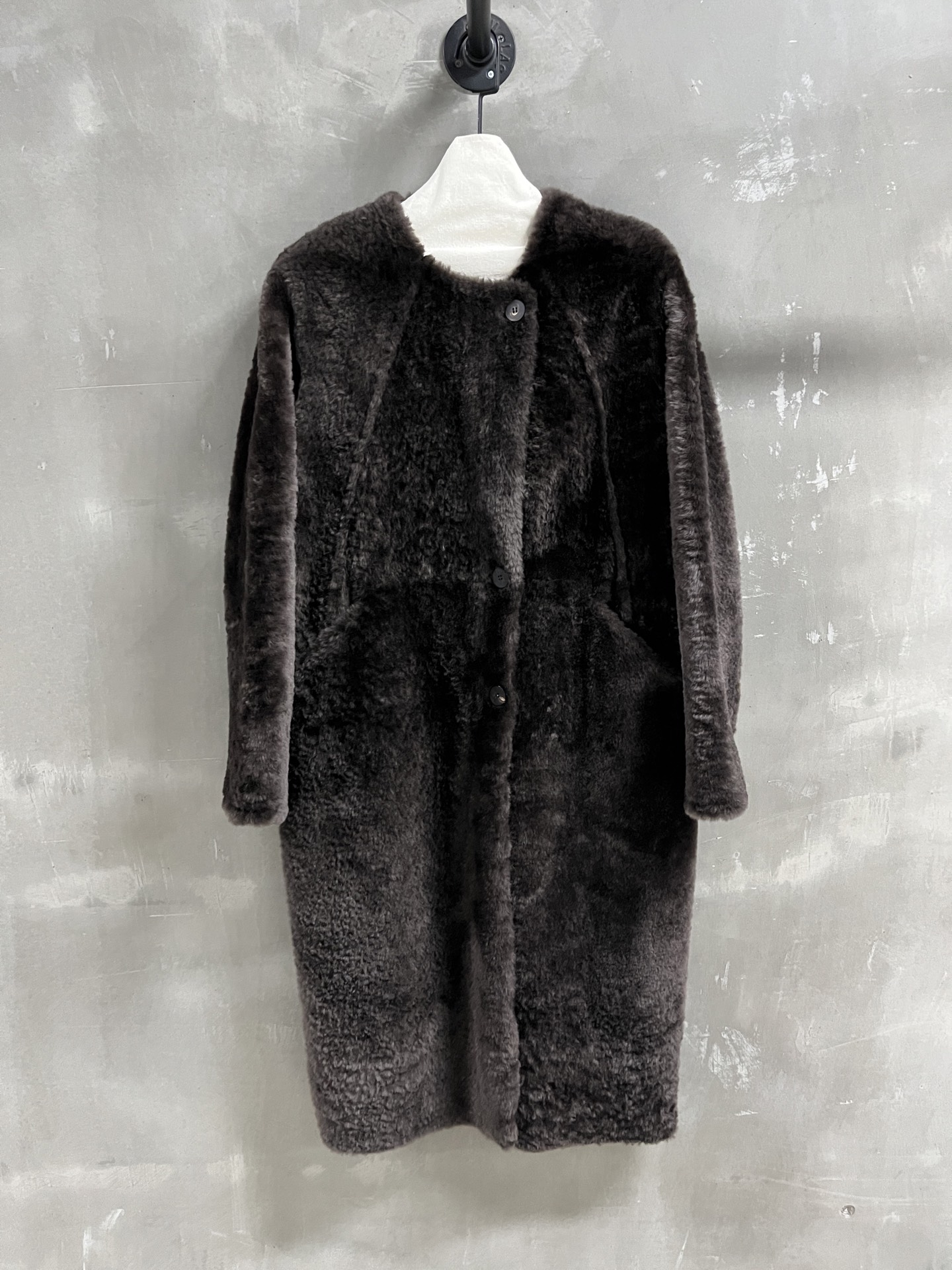 NO:887700,Special offer is here, BV sheepskin all-in-one unique sample dress M1, size M, bust 114, shoulder width 49, sleeve length 64, dress length 117, special offer, no return, no exchange, no free shipping, bottega veneta, sheepskin,19860909特价福利来了BV羊皮毛一体 孤品样衣M1 尺寸M码胸围114 肩宽49 袖长64 衣长117,特价 不退不换不包邮,bottega veneta,sheepskin,,Women's clothing