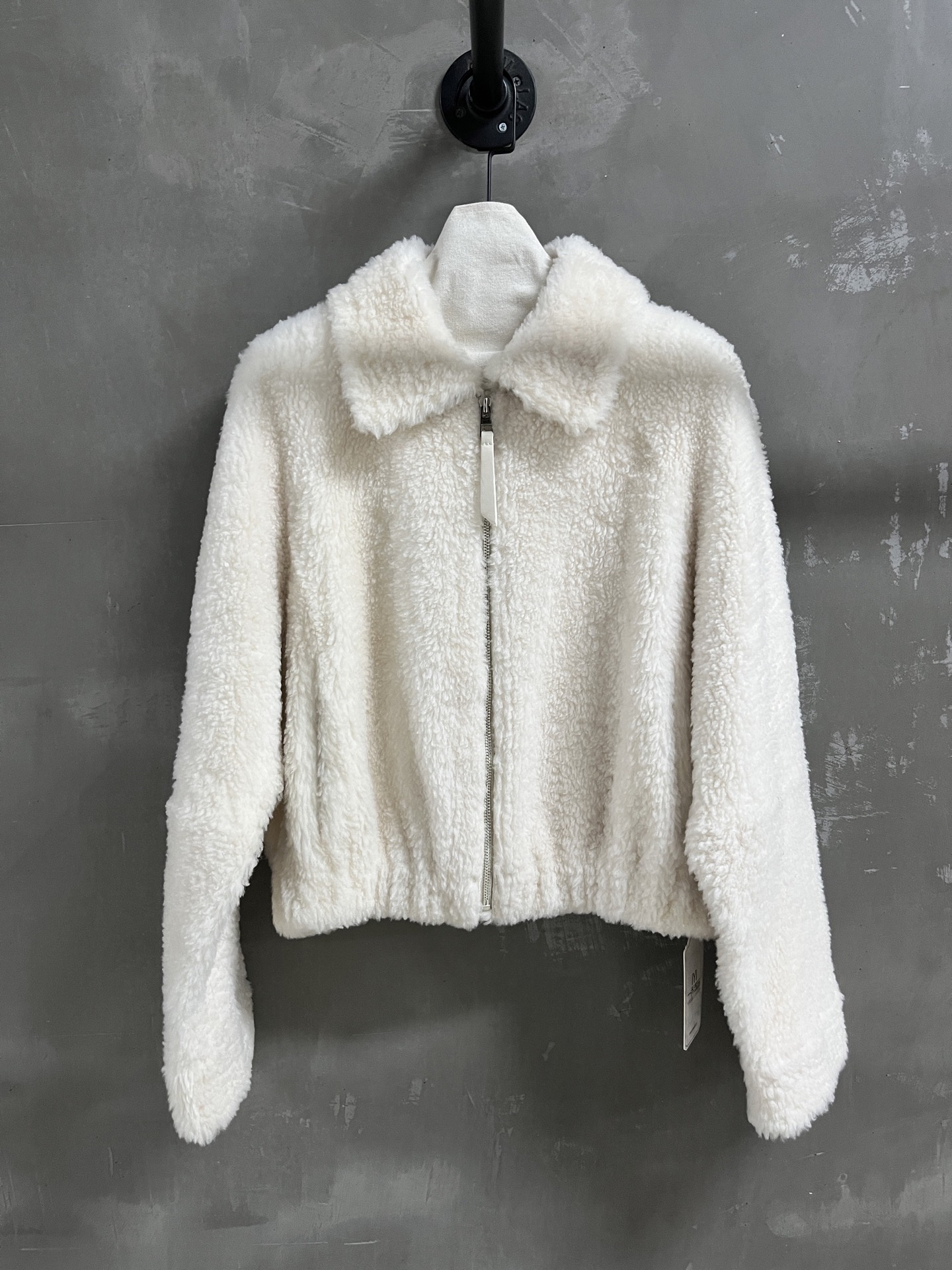 NO:887770,Special offer is here, loewe sheepskin all-in-one unique sample garment M1, size M, bust 128, shoulder sleeve length 72, dress length 52, special offer, no refunds, no exchanges, no free shipping, loewe, sheepskin,19860909特价福利来了loewe 羊皮毛一体 孤品样衣M1 尺寸M码胸围128 肩袖长72 衣长52,特价 不退不换不包邮,loewe,sheepskin,,Women's clothing