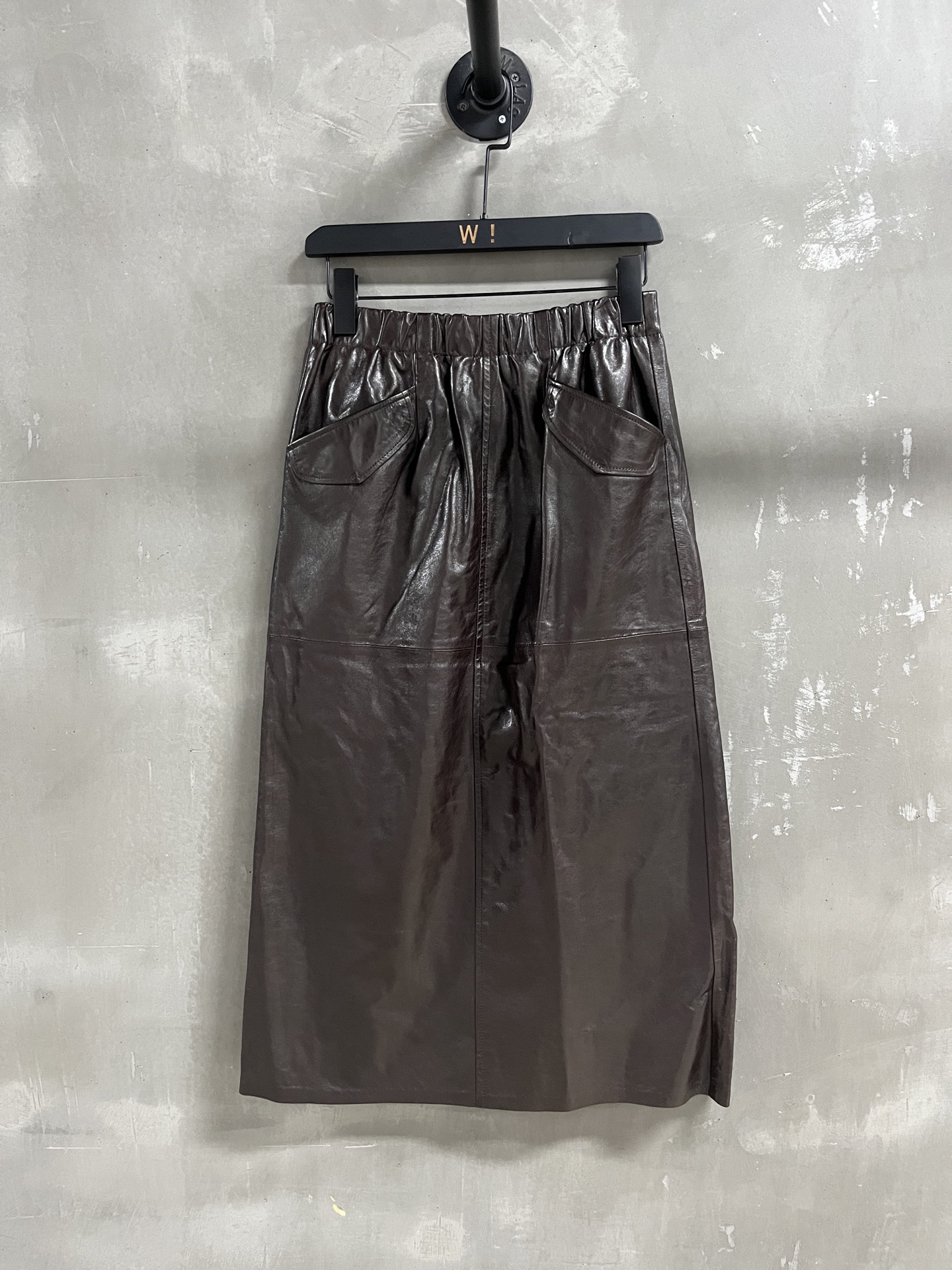 NO:945440,Introduction to The R*w｜2026 Early Autumn New Products This season’s best leather skirt item!  Original custom-made, sweet and cool retro style, easy-to-match and fashionable version!  - MATERIAL - Leather imported Turkish waxed sheepskin sizeM-19860909The R*w简介｜2026早秋新品 本季度最佳皮裙单品！原版订制 甜酷风复古气质,版型不挑人百搭又时髦！ - MATERIAL 材质 - 皮面进口土耳其油蜡羊皮 sizeM- XL M码松紧腰围66 臀围98 裙长78 price,女装,skirts,sheepskin,,Women's clothing