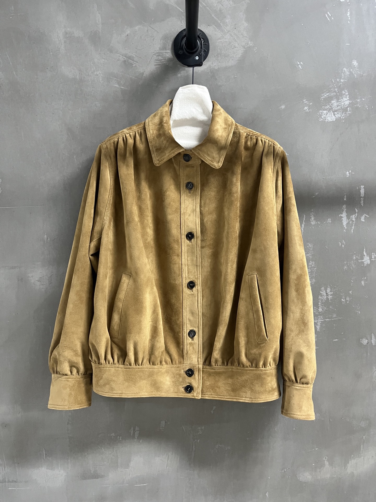 NO:950880,Introduction to Saint L*urent｜2026 new autumn and winter products The best outerwear item of this season!  Original custom-made, sweet and cool retro style, easy-to-match and fashionable version!  - MATERIAL material - leather imported mixed cashmere surface sizeＳ- L M size bust 142 length 62 shoulder width 44 sleeve length 60 price, saint laurent - clothing, saint laurent, saint laurent, jackets & coats,19860909Saint L*urent简介｜2026秋冬新品 本季度最佳外套单品！原版订制 甜酷风复古气质,版型不挑人百搭又时髦！ - MATERIAL 材质 - 皮面进口混种羊绒面 sizeＳ- L M码胸围142 衣长62 肩宽44 袖长60 price,圣罗兰-服装,saint laurent,saint laurent,jackets & coats,,Women's clothing