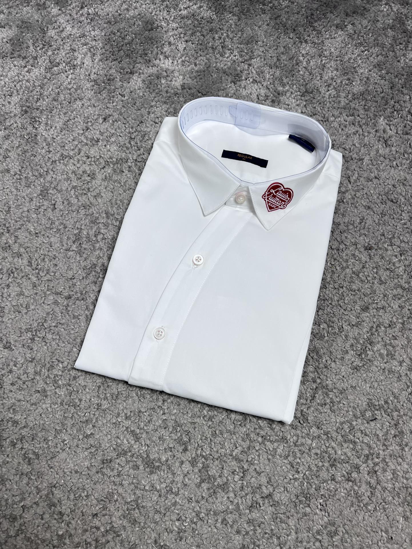 Lv驴家24SS春夏新款衬衫高端品质最新设计风格白贝壳扣领口️设计时尚百搭黑白码数SMLXLXXL