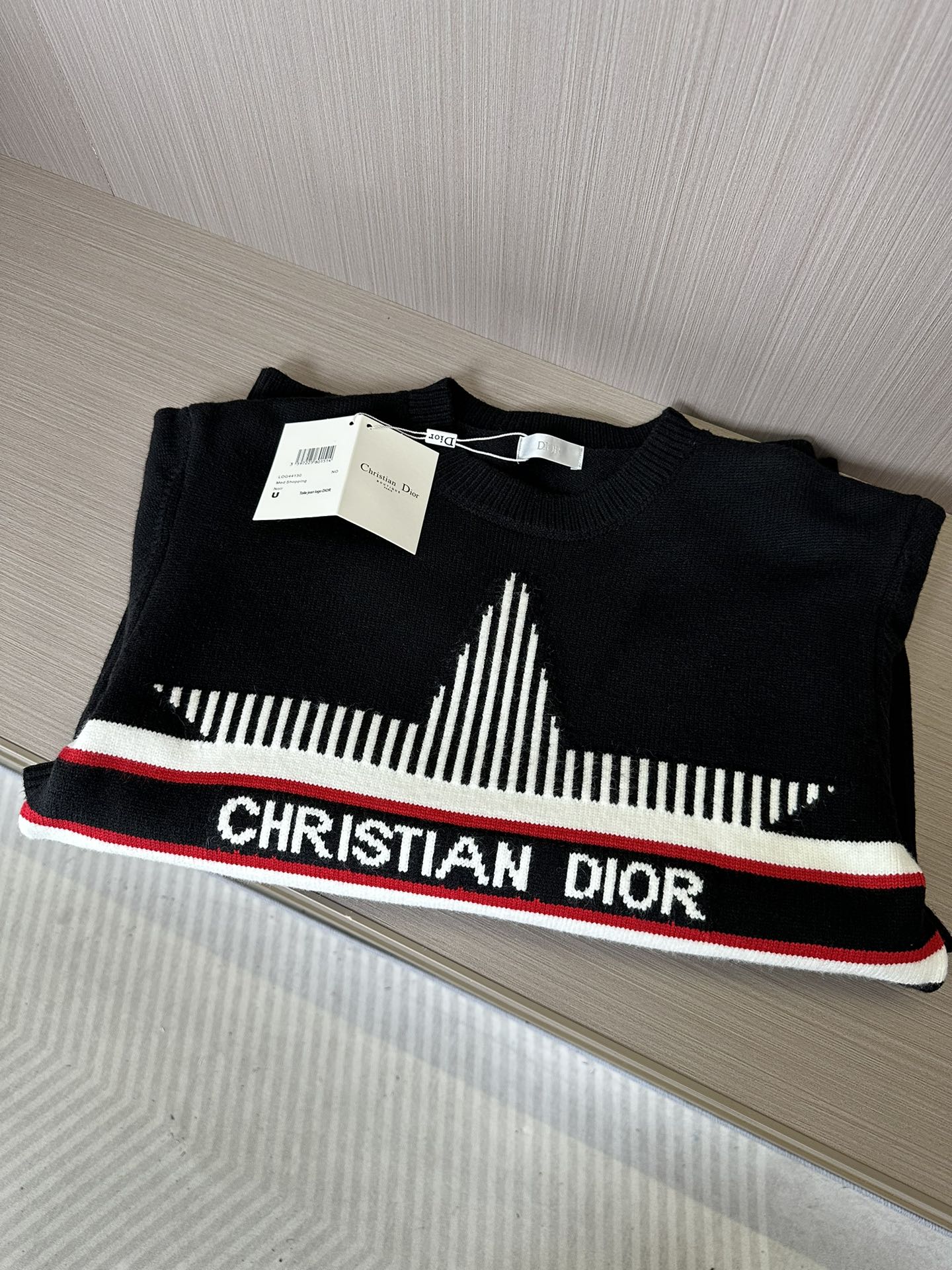 NO:527602,CD Dijia FW autumn and winter latest round neck sweater series, full quality!  Full body jacquard LOGO five-pointed star brand logo, line color matching, trendy fashion items, soft touch, no thigh Size M~XXL,,dior,sweaters,alexander wang19860909CD迪家FW秋冬最新系列圆领毛衣,全品相！全身提花LOGO五角星品牌标识,线条彩色搭配 潮流时尚单品 手感柔软,不扎 尺码M~XXL,,dior,sweaters,alexander wang,Men's clothing