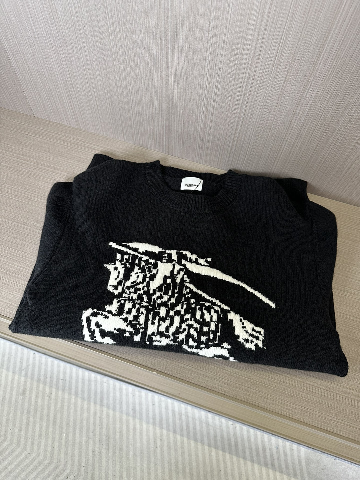 NO:527612,BBR home FW autumn and winter latest series of round neck sweaters, all the quality!  Jacquard War Horse LOGO brand logo, freely matched, fashionable items, soft touch, no thigh size, size M~XXL,,sweaters,alexander wang19860909BBR家FW秋冬最新系列圆领毛衣,全品相！提花战马LOGO品牌标识,随意搭配 潮流时尚单品 手感柔软,不扎 尺码M~XXL,,sweaters,alexander wang,Men's clothing