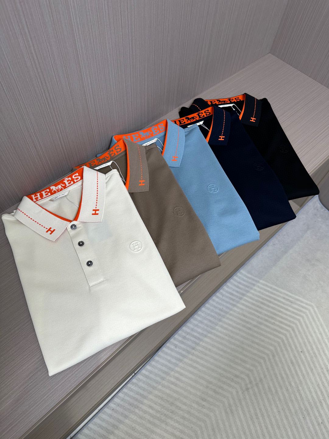 NO:116812,H home 25ss early spring new integrated piece lapel short-sleeved polo original custom imported yarn color dyed classic versatile comfortable and breathable high-end 5 colors color black, navy blue, light blue, dark khaki, light apricot color number 48-56, T-shirt, alexander wang19860909H家25ss早春新款一体裁片翻领短袖polo 原版定制 进口纱线色染 经典百搭 舒适透气 高端 5色 颜色黑色,藏蓝色,浅蓝色,深卡其,浅杏色 码数48-56,,T-shirt,alexander wang,Men's clothing