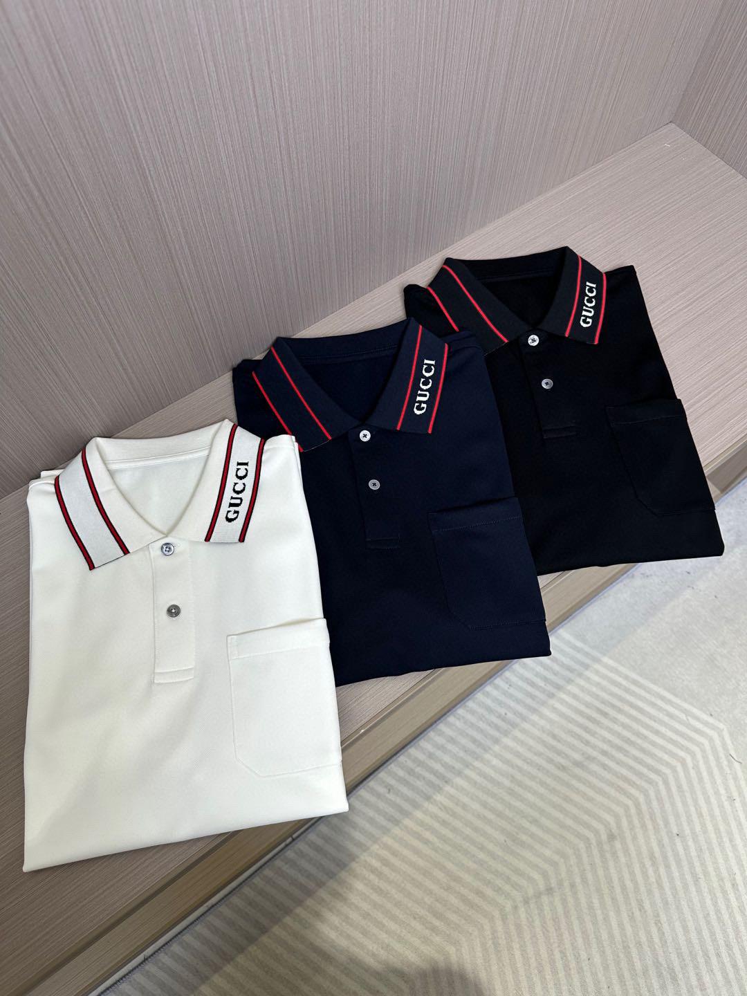 NO:116804,GU Gujia 25ss early spring new style starting color woven Polo original custom imported yarn color dyeing classic versatile comfortable and breathable high-end color black, white, navy blue, 48-56, gucci, alexander wang19860909GU古家25ss早春新款起脚色织Polo 原版定制 进口纱线色染 经典百搭 舒适透气 高端 颜色黑色,白色,藏蓝色, 码数48-56,,gucci,alexander wang,Men's clothing