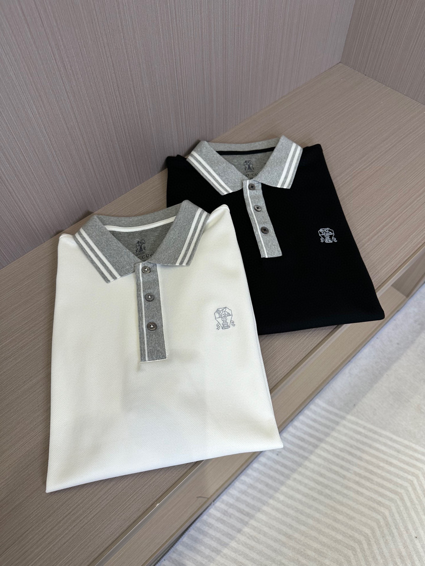 NO:121905,BC Home 25SS Spring and Summer New Style Starting Polo Original Customization Imported Yarn Color Dye Collar/cuff Classic Stripe Matching Fashionable and Versatile Color Black, White Number of 48-56, Chanel,alexander wang19860909BC家 25SS春夏新款起脚色织Polo 原版定制 进口纱线色染 领边/袖口经典条纹搭配 时尚百搭 颜色黑色,白色 码数48-56,,chanel,alexander wang,Men's clothing