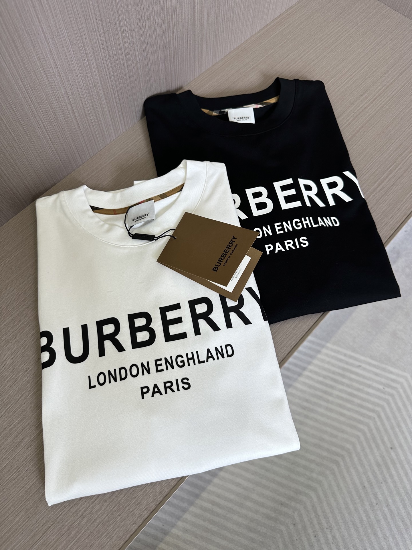 NO:162007,BBR Home 25SS Spring and Summer New Round Neck Short Sleeve, Customized Pure Cotton Material, Comfortable and Breathable, Chest Silicone Brand Alphabet Pattern Design Fashionable and versatile, Casual Products Color Black and White S-2XL, T-shirt, alexander wang19860909BBR家25SS春夏新款圆领短袖,定制纯棉材质,舒适透气,胸前硅胶品牌字母图案设计 时尚百搭,休闲单品 颜色黑色,白色 码数S-2XL,,T-shirt,alexander wang,Men's clothing