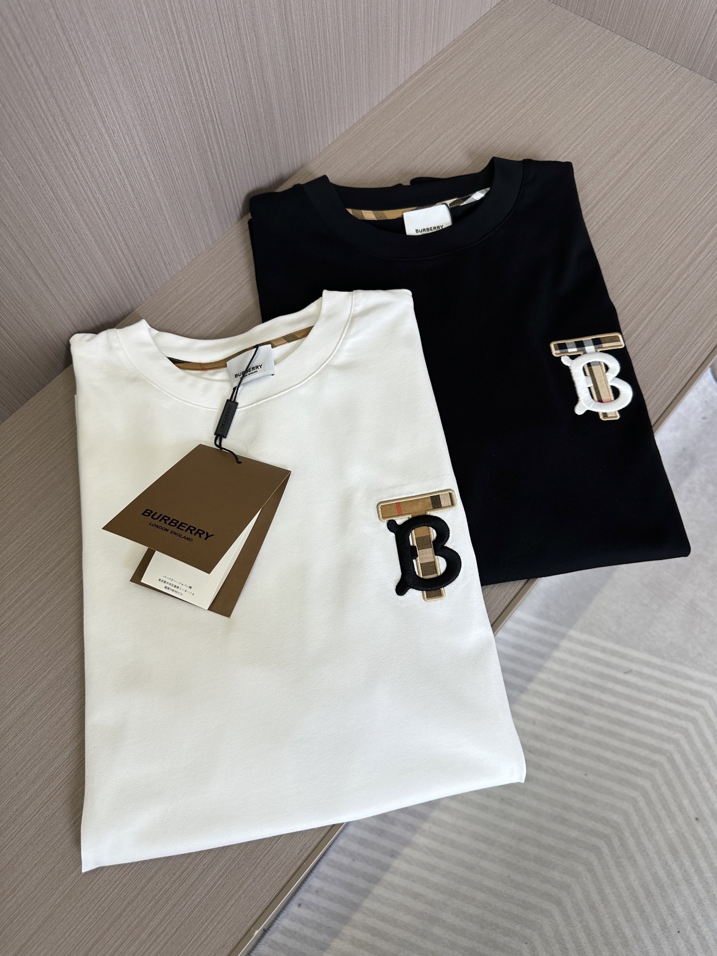 NO:162019,BBR Home 25SS Spring and Summer New Round Neck Short Sleeve, Customized Pure Cotton Material, Comfortable and Breathable, Chest Embroidered BT Alphabet Pattern Design Fashionable and versatile, Casual Products Color Black and White S-2XL, T-shirt, alexander wang19860909BBR家25SS春夏新款圆领短袖,定制纯棉材质,舒适透气,胸前刺绣BT字母图案设计 时尚百搭,休闲单品 颜色黑色,白色 码数S-2XL,,T-shirt,alexander wang,Men's clothing