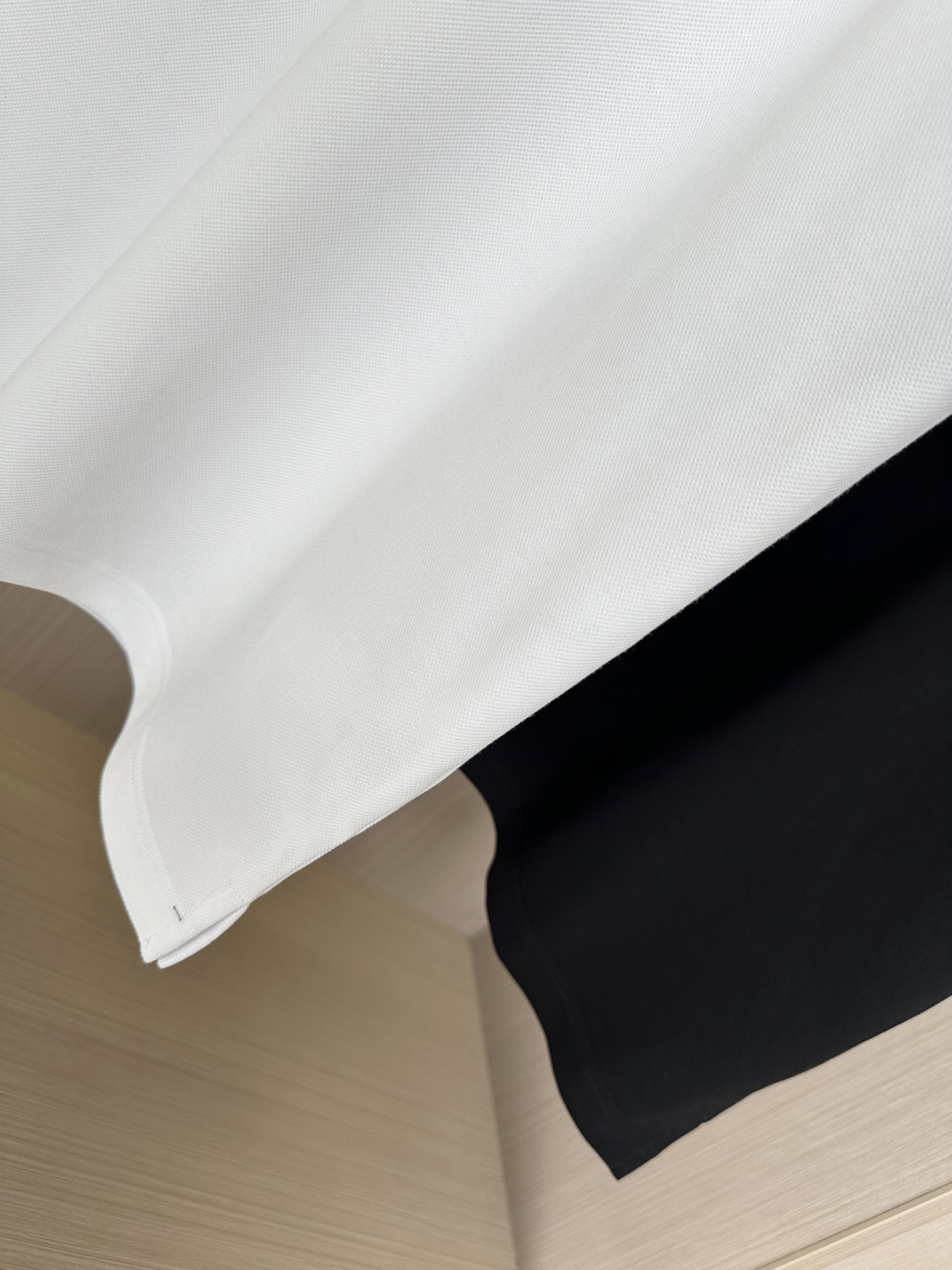 LV驴家26SS春夏新款丝光珠地翻领Polo 胸前刺绣贴布3D立体刺绣品牌字母标识 上身舒适轻柔 标准版