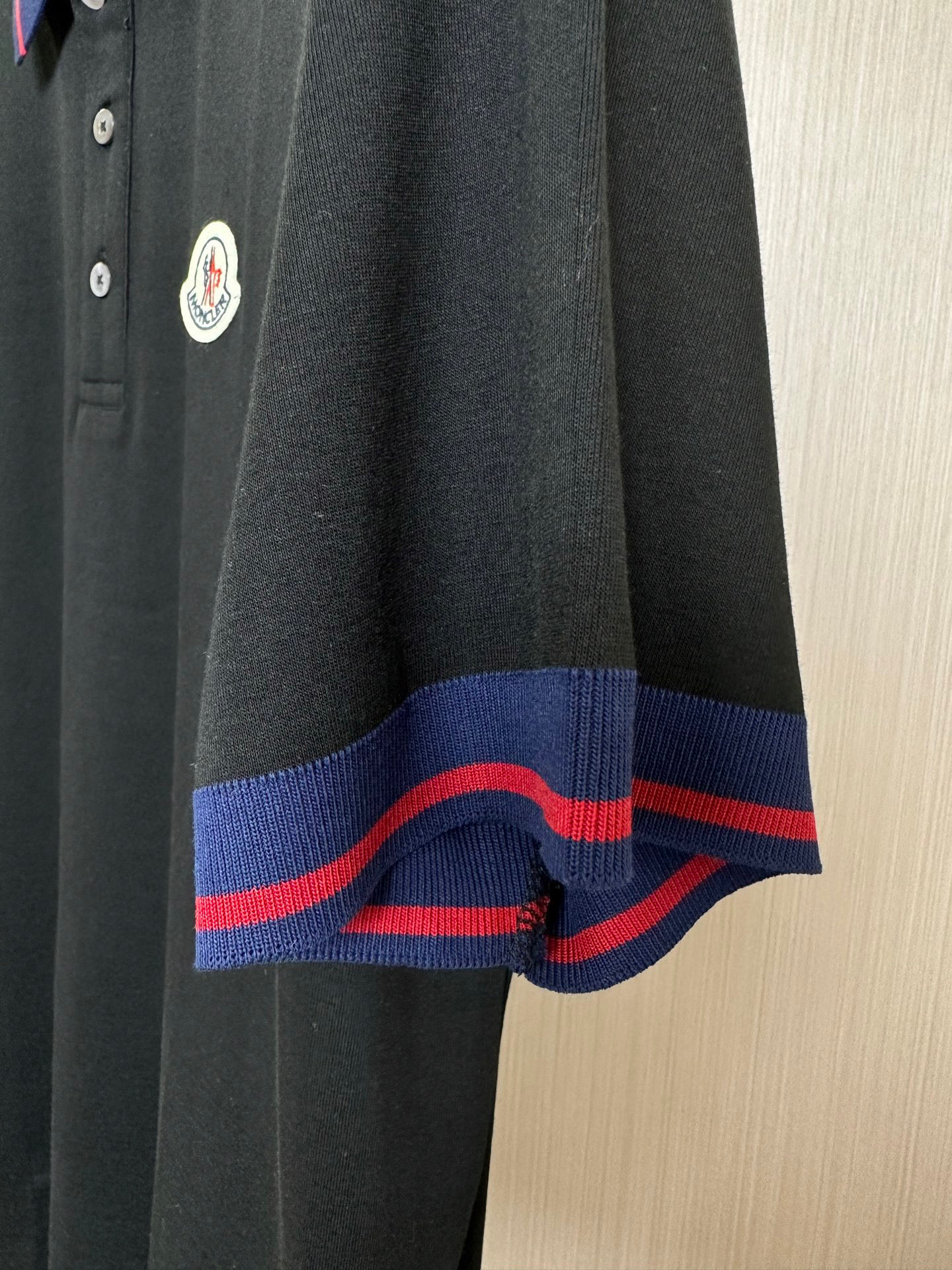   （黑色展示）……