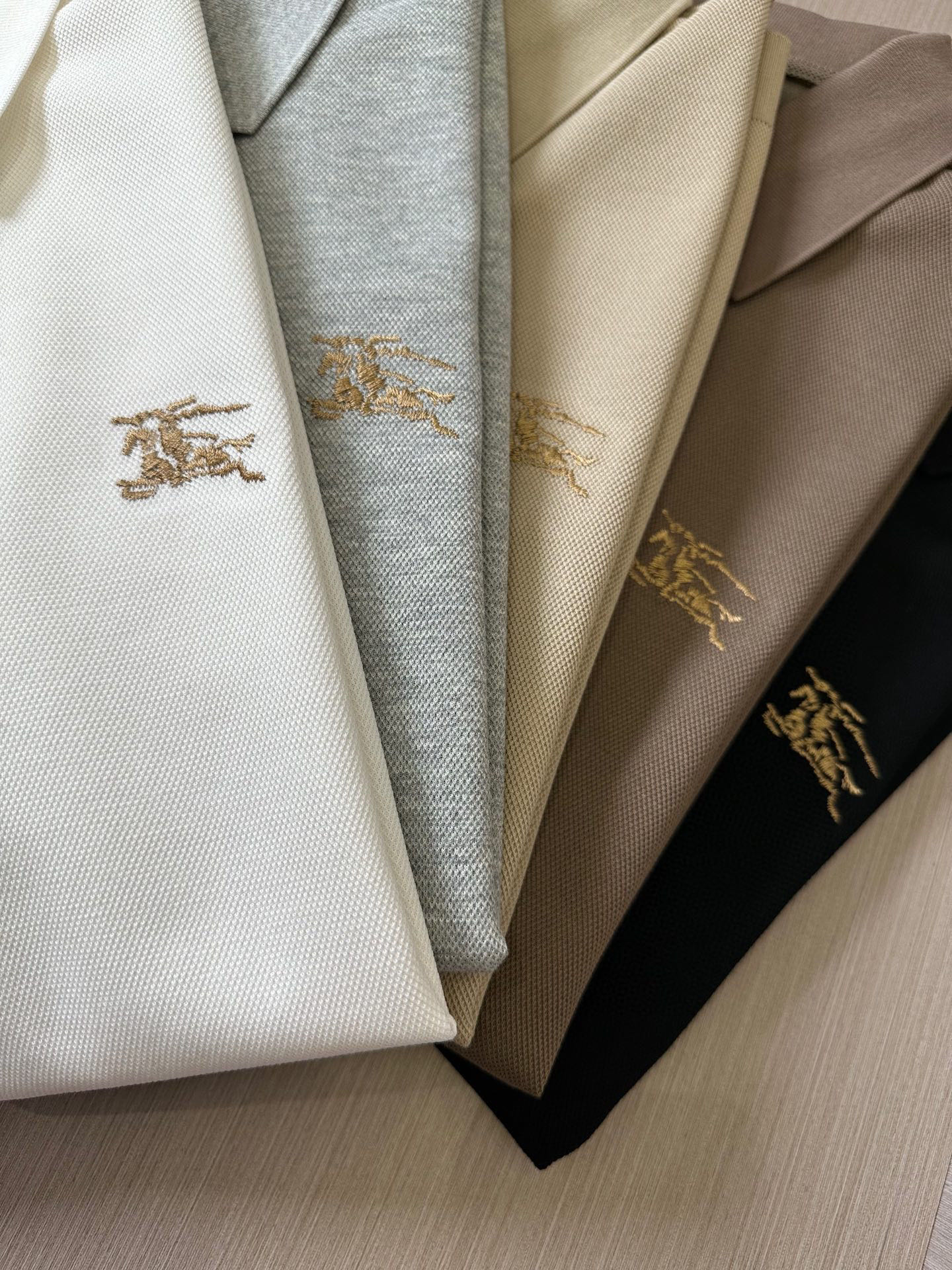   🔥BBR家25SS春夏新款起脚色织Polo 原版定制 进口纱线色染 袖口条纹设计，胸前刺绣最新战马🐎