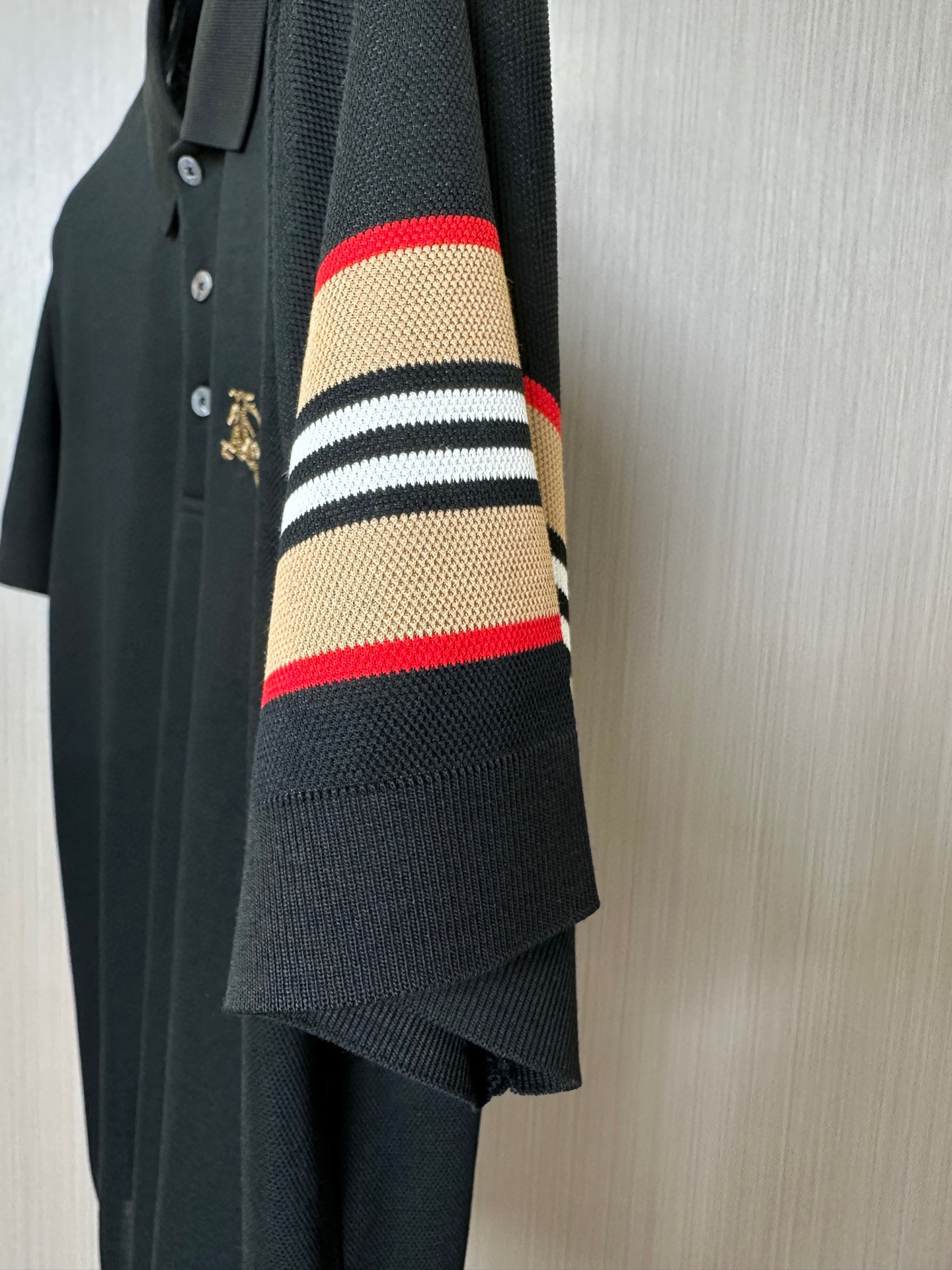   （黑色展示）……