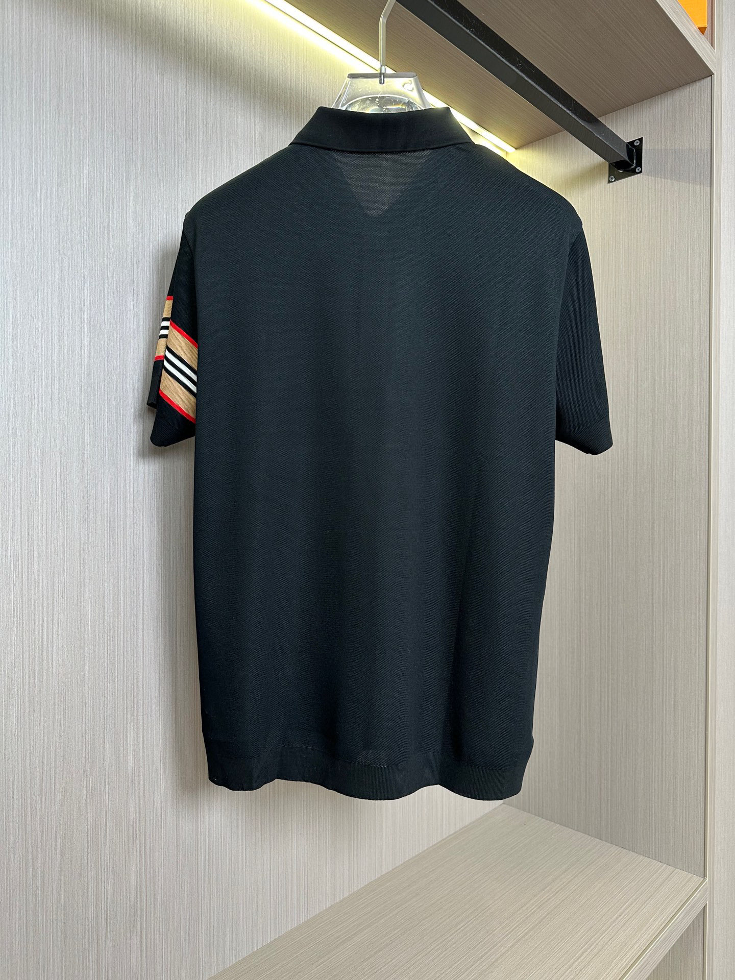   （黑色展示）……