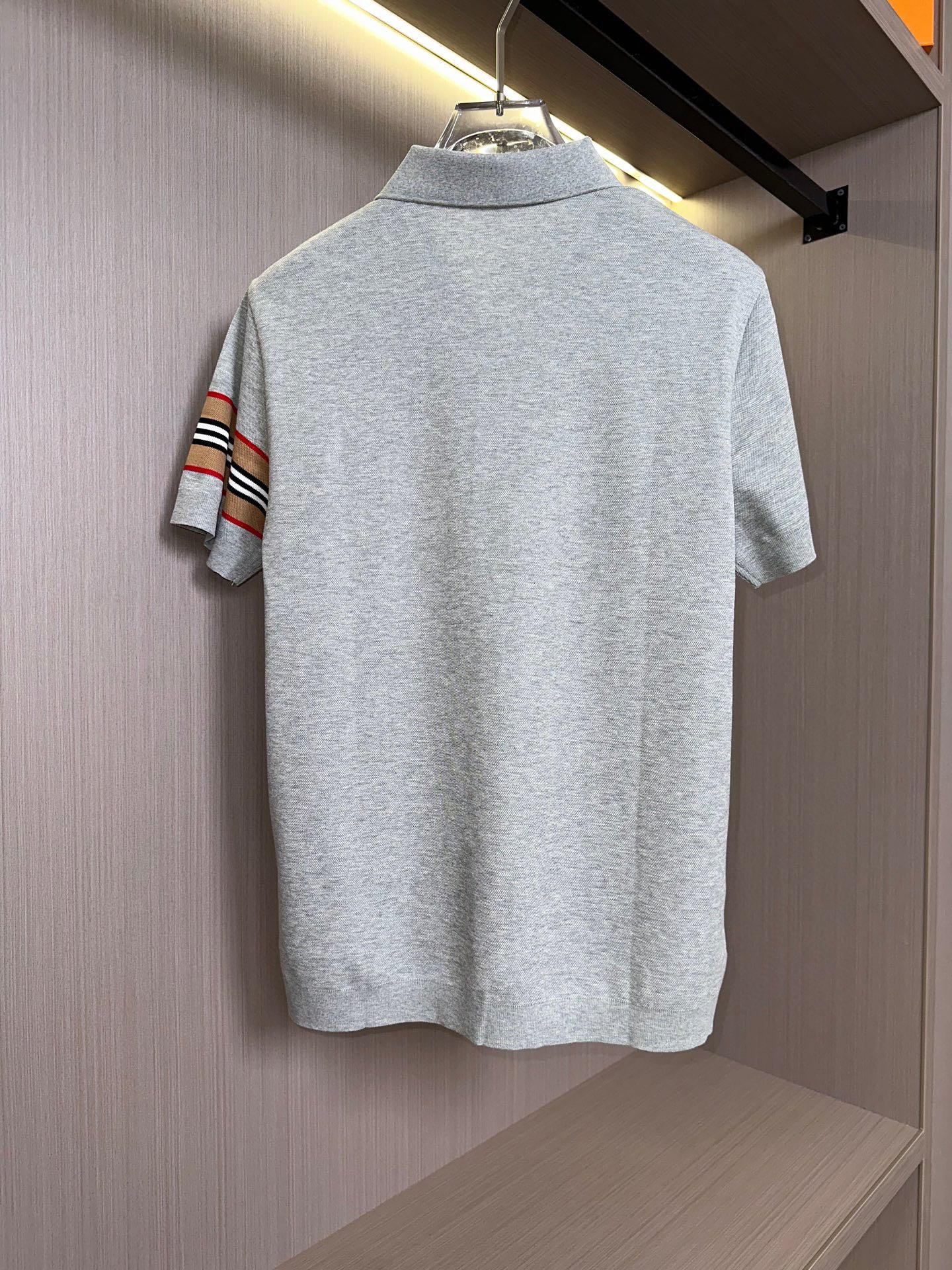   （浅灰色展示）……