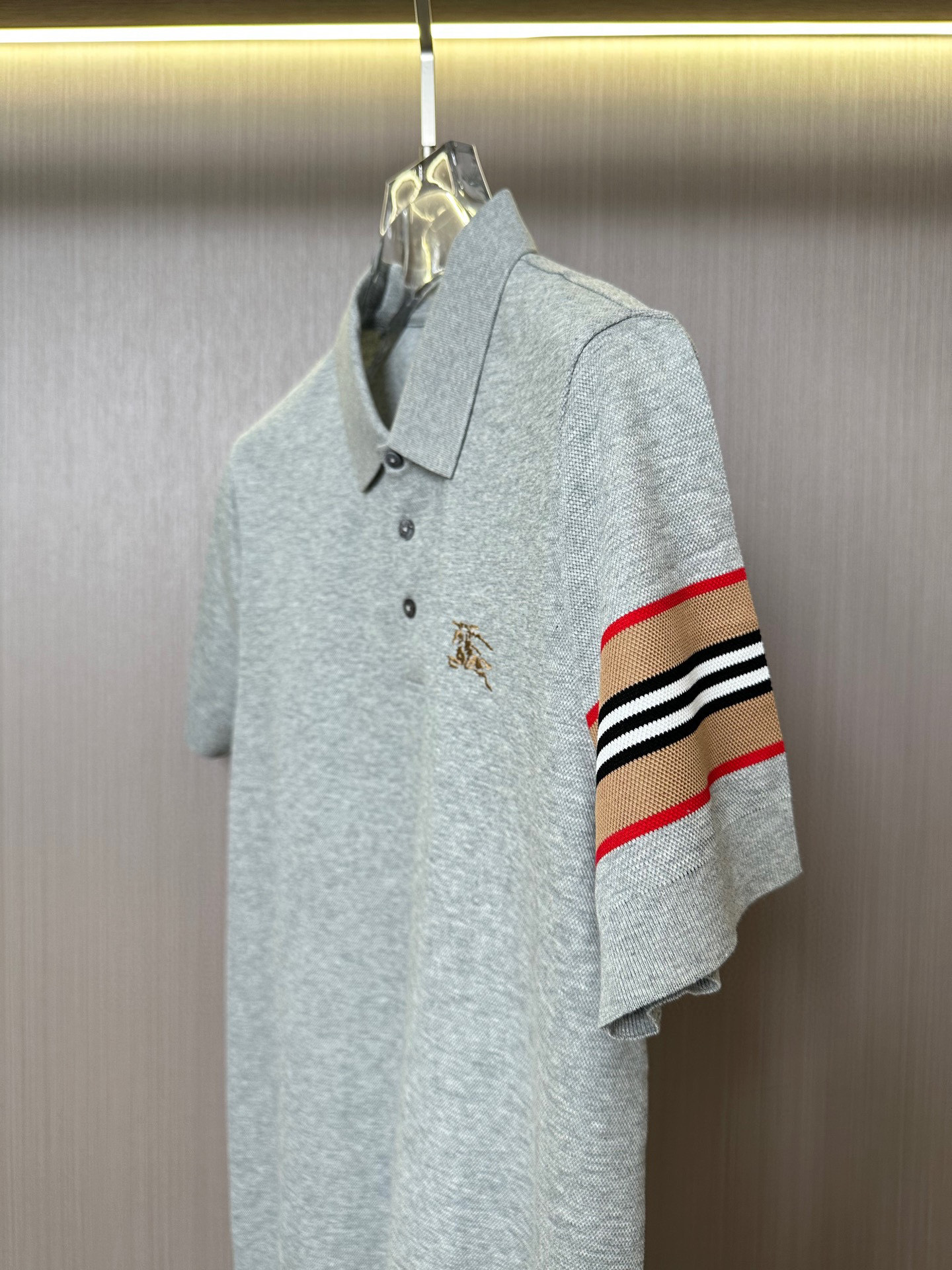   （浅灰色展示）……