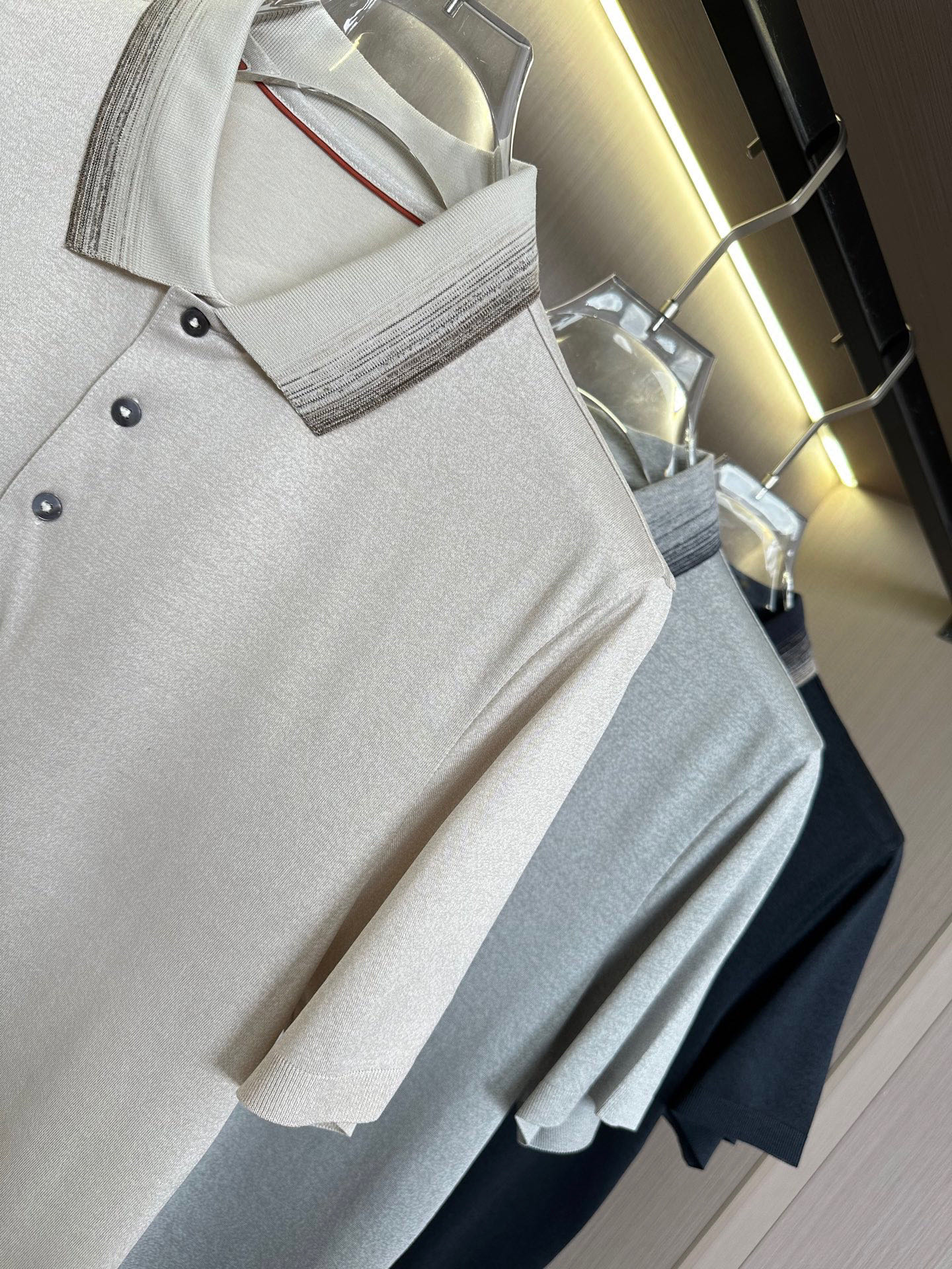   🔥lp。 家25SS春夏新款翻领Polo衫  原版定制面料 纱线环保染色定型 面料上身柔软舒适 起脚