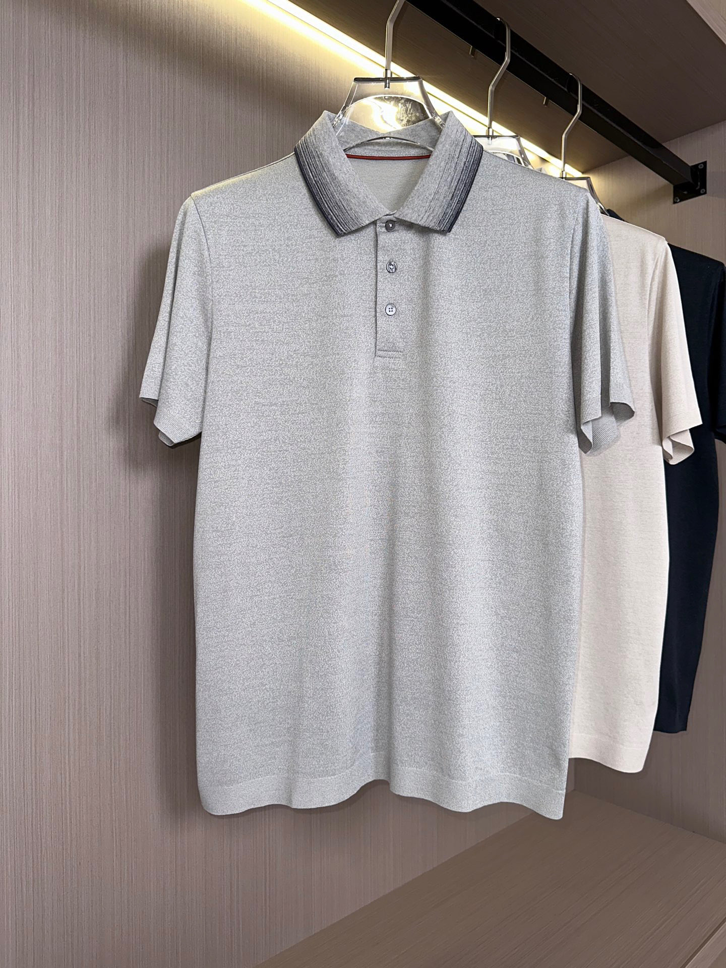   🔥lp。 家25SS春夏新款翻领Polo衫  原版定制面料 纱线环保染色定型 面料上身柔软舒适 起脚