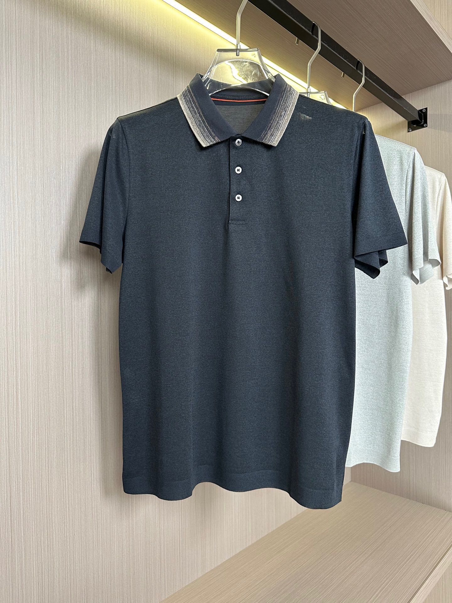   🔥lp。 家25SS春夏新款翻领Polo衫  原版定制面料 纱线环保染色定型 面料上身柔软舒适 起脚