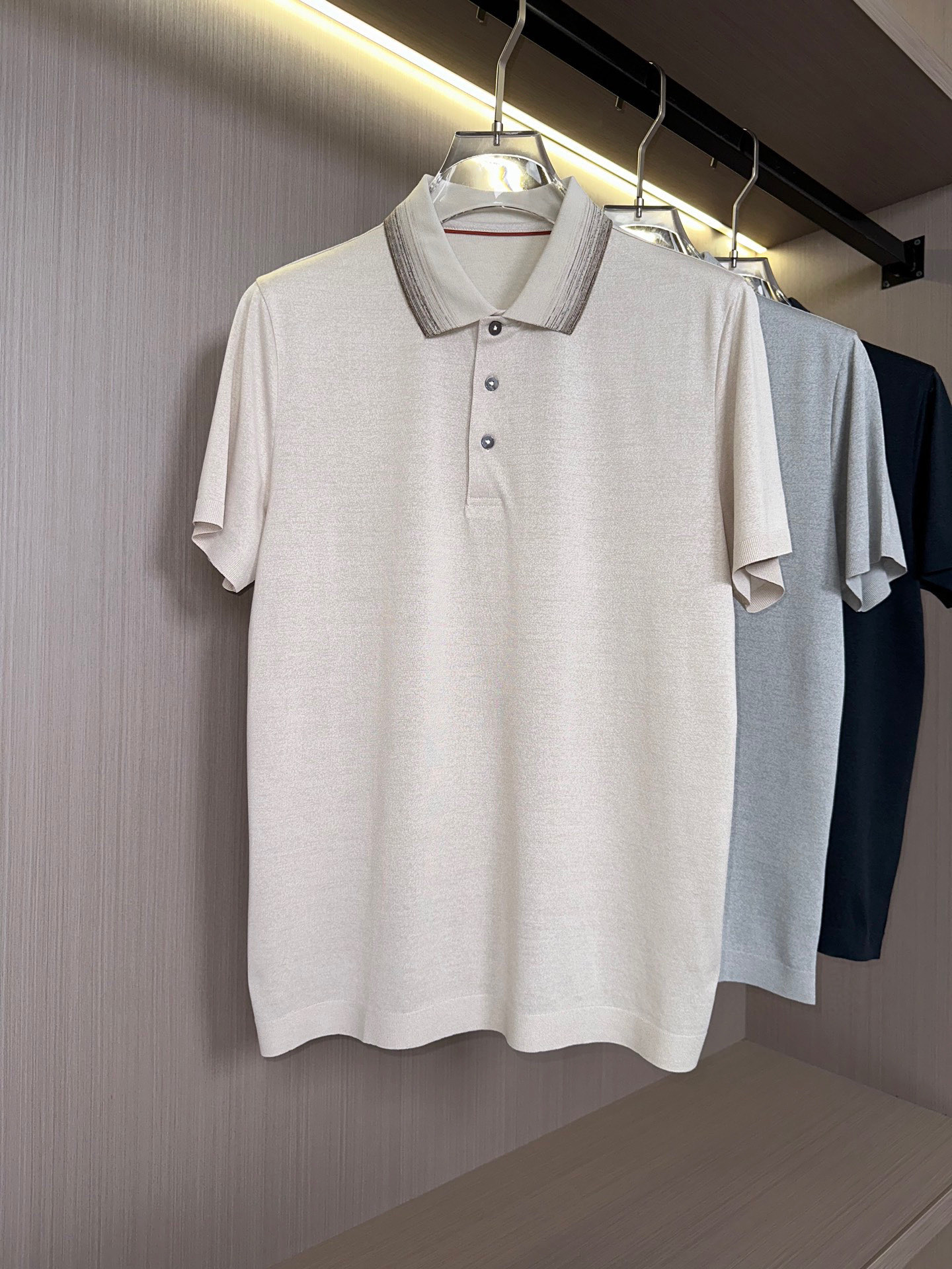   🔥lp。 家25SS春夏新款翻领Polo衫  原版定制面料 纱线环保染色定型 面料上身柔软舒适 起脚