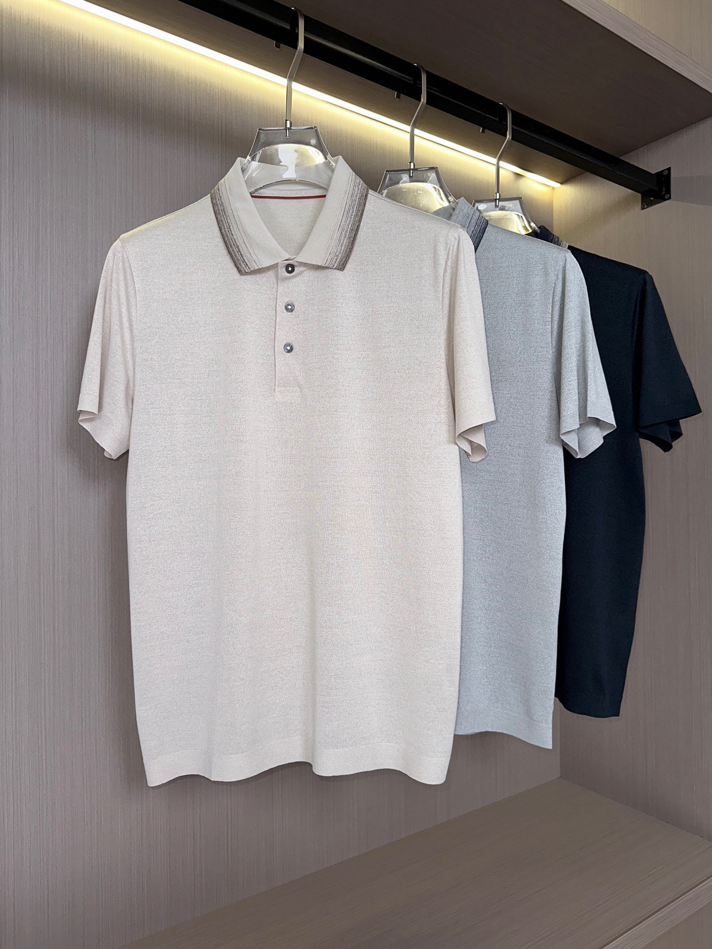   🔥lp。 家25SS春夏新款翻领Polo衫  原版定制面料 纱线环保染色定型 面料上身柔软舒适 起脚