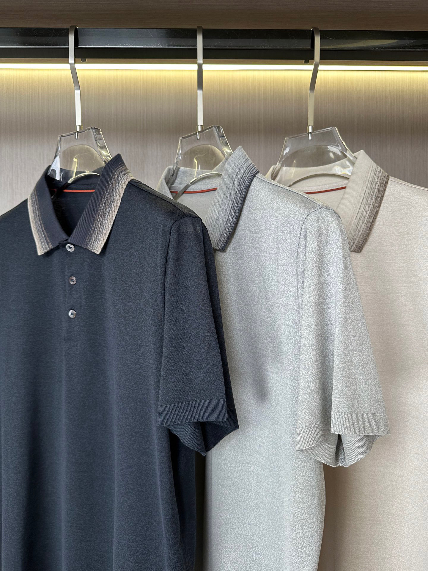   🔥lp。 家25SS春夏新款翻领Polo衫  原版定制面料 纱线环保染色定型 面料上身柔软舒适 起脚