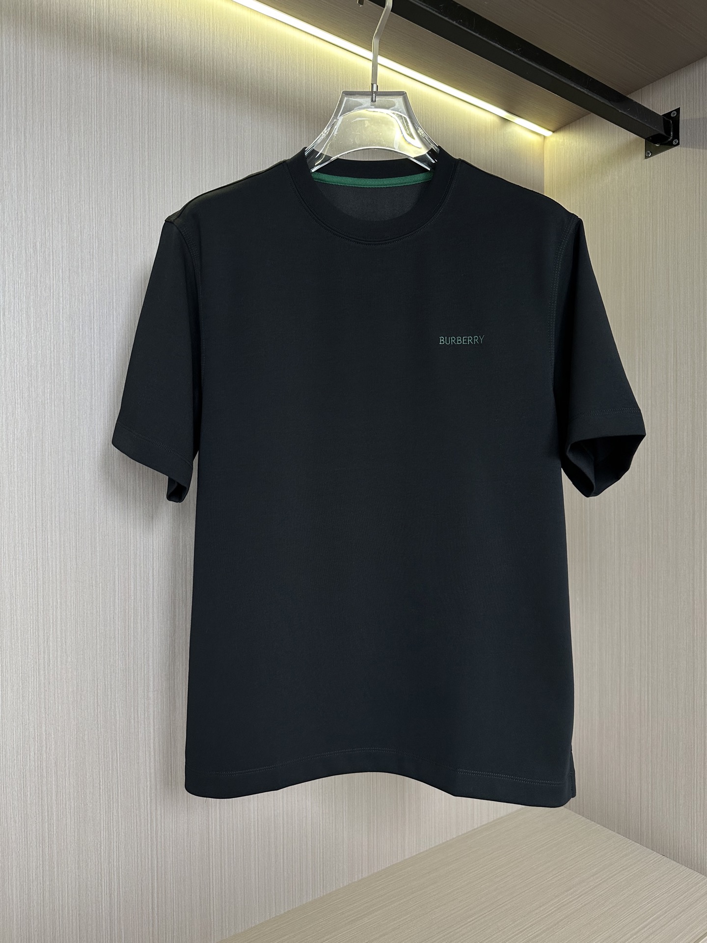 衣服 裤子  黑色上衣展示……
