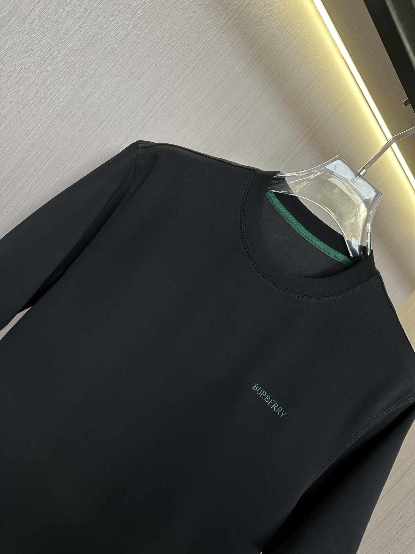 衣服 裤子  黑色上衣展示……