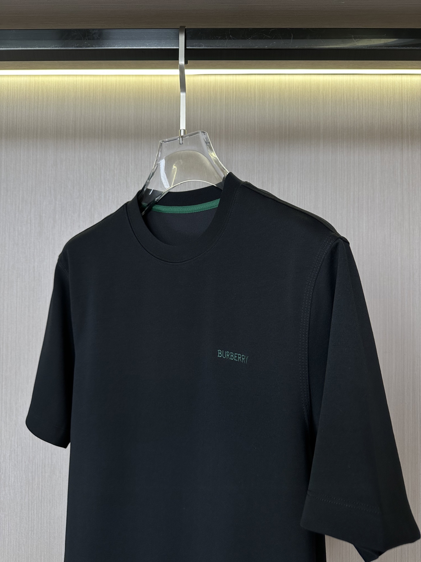 衣服 裤子  黑色上衣展示……
