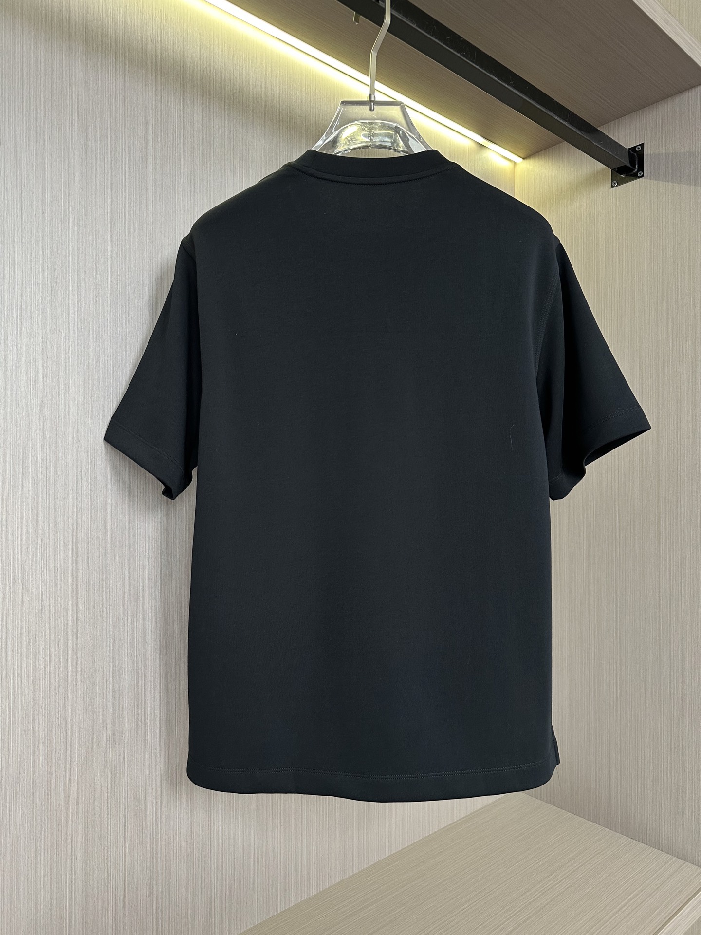 衣服 裤子  黑色上衣展示……