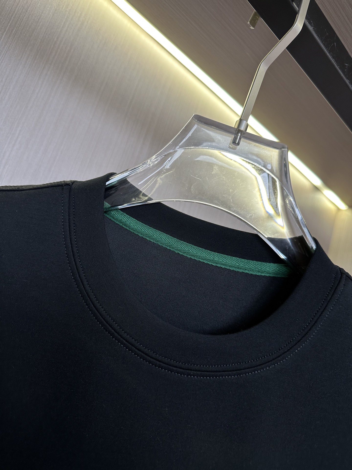 衣服 裤子  黑色上衣展示……