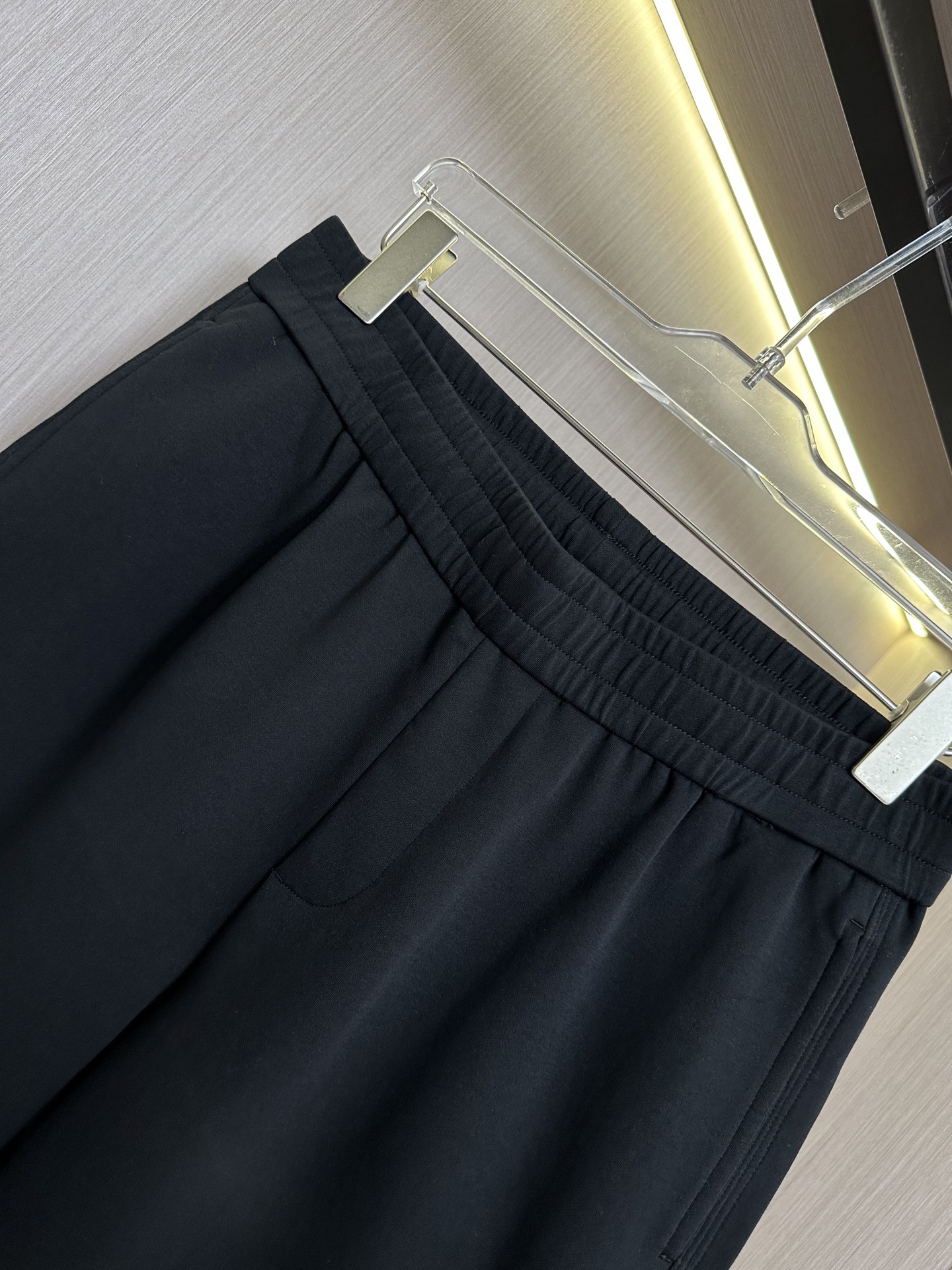 衣服 裤子  黑色短裤～