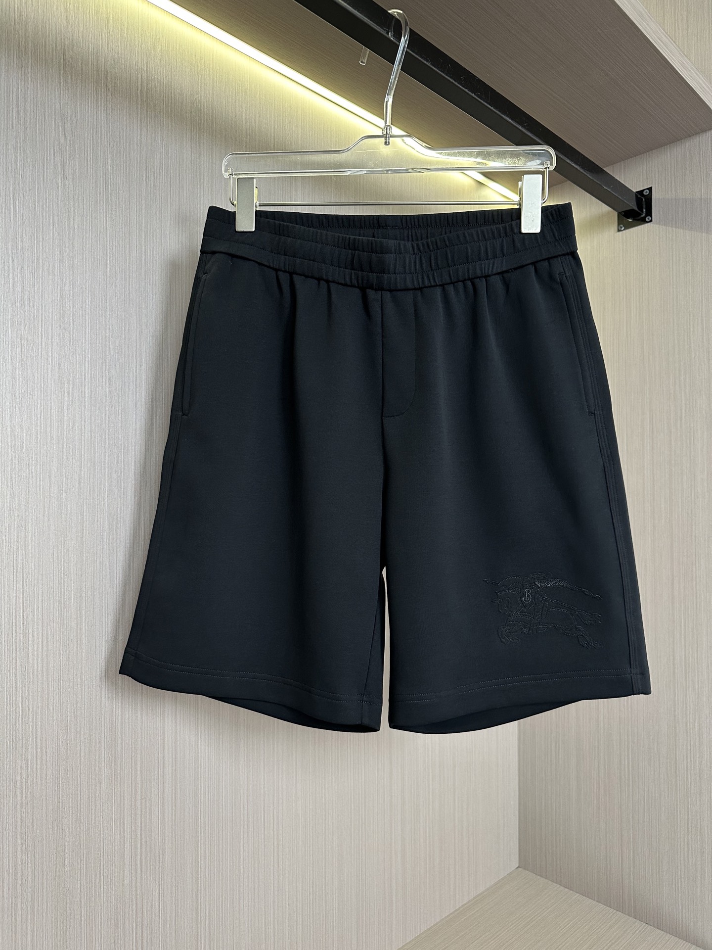 衣服 裤子  黑色短裤～